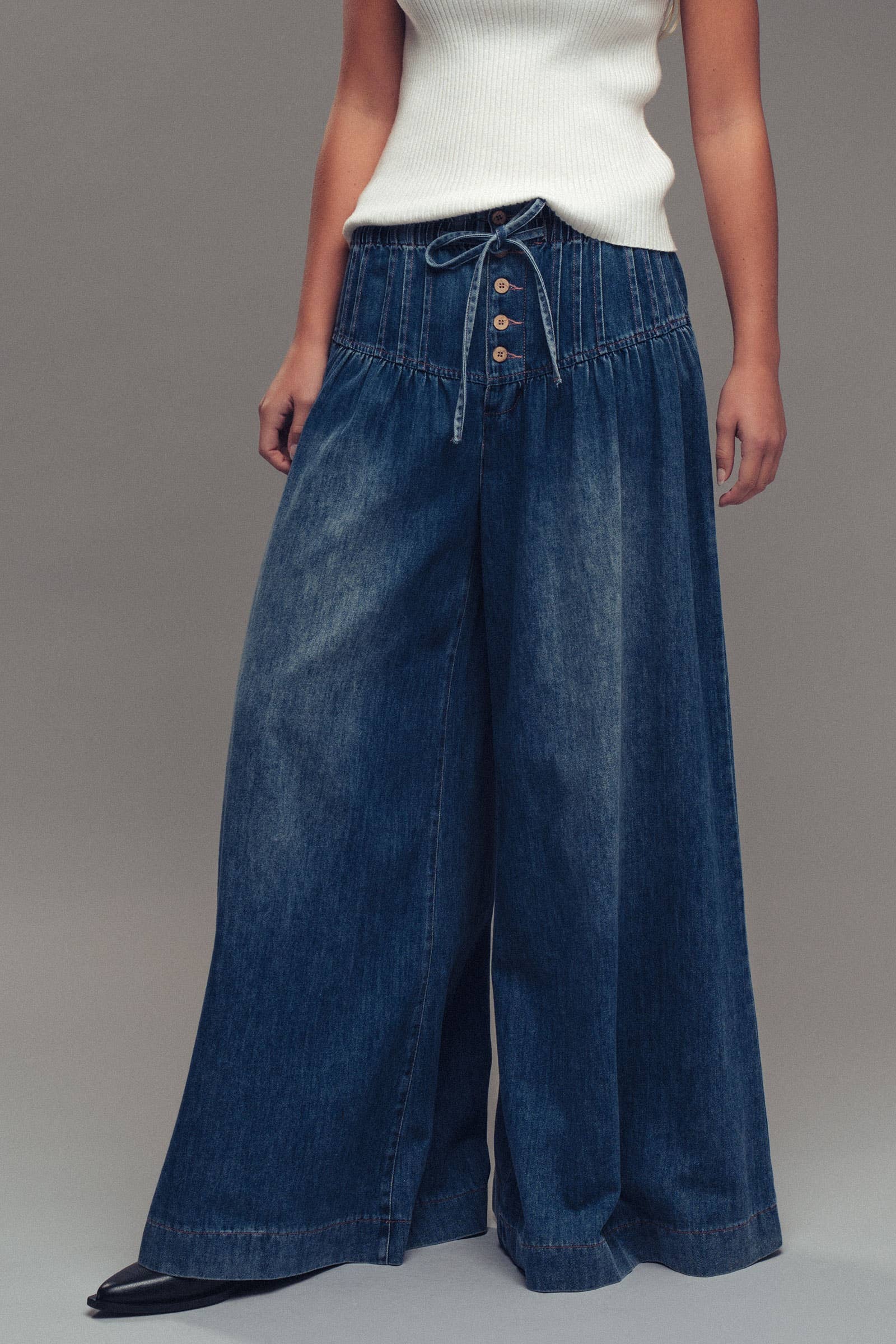 Urban Daizy Pleated Wide-Leg Button Closure Pants Dark-Denim Jeans - Women's (UDZ-PT-00310) – alternate view 3