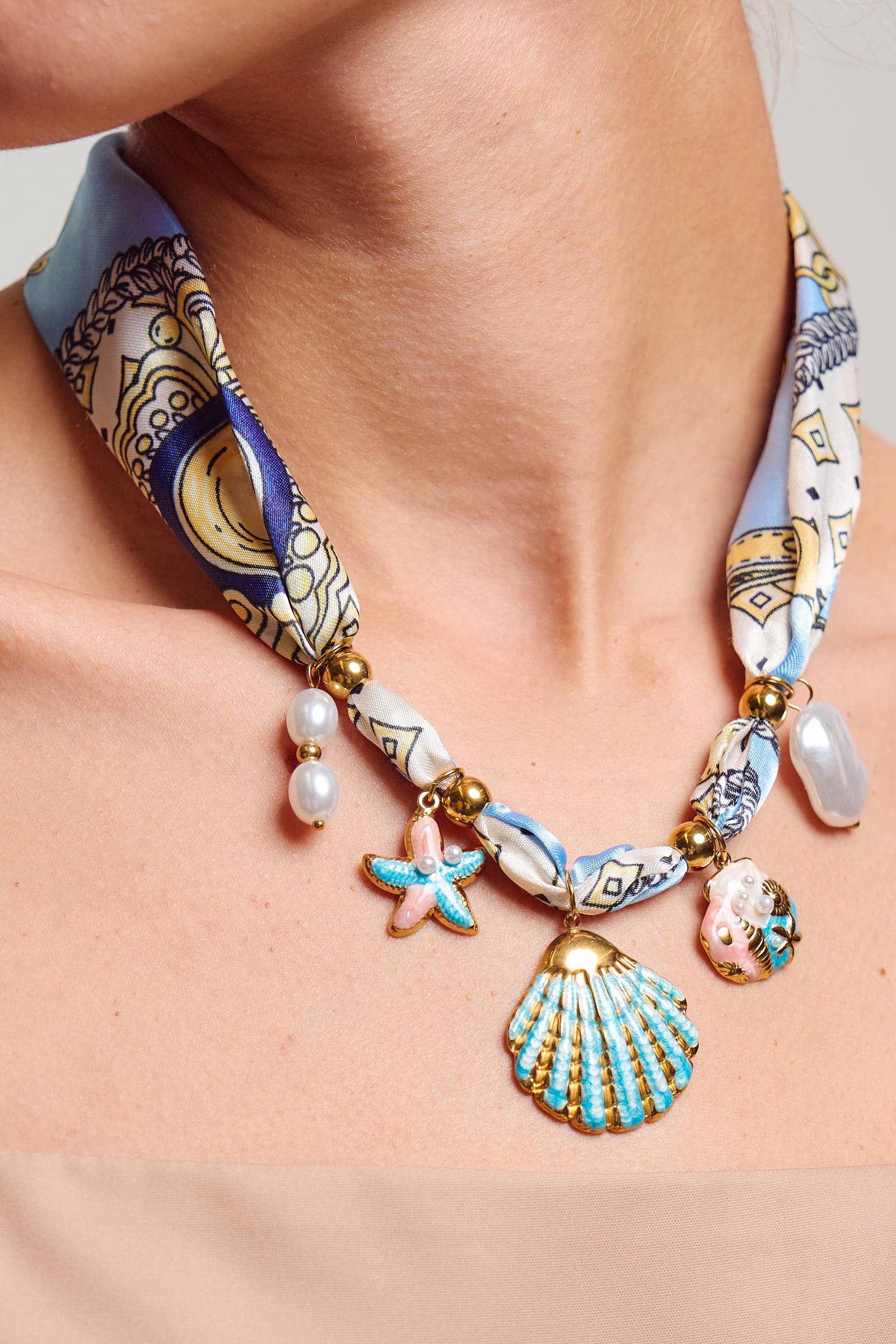 Urban Daizy Silk Scarf Coastal Charm Necklace Gold Pendant/Charm Necklace (TNAC0443-Gold)