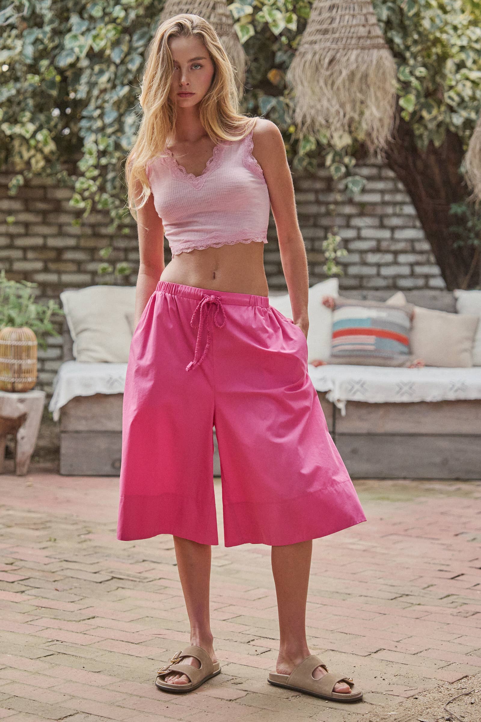 Lace Trim Ribbed Knit V-Neck Crop Top