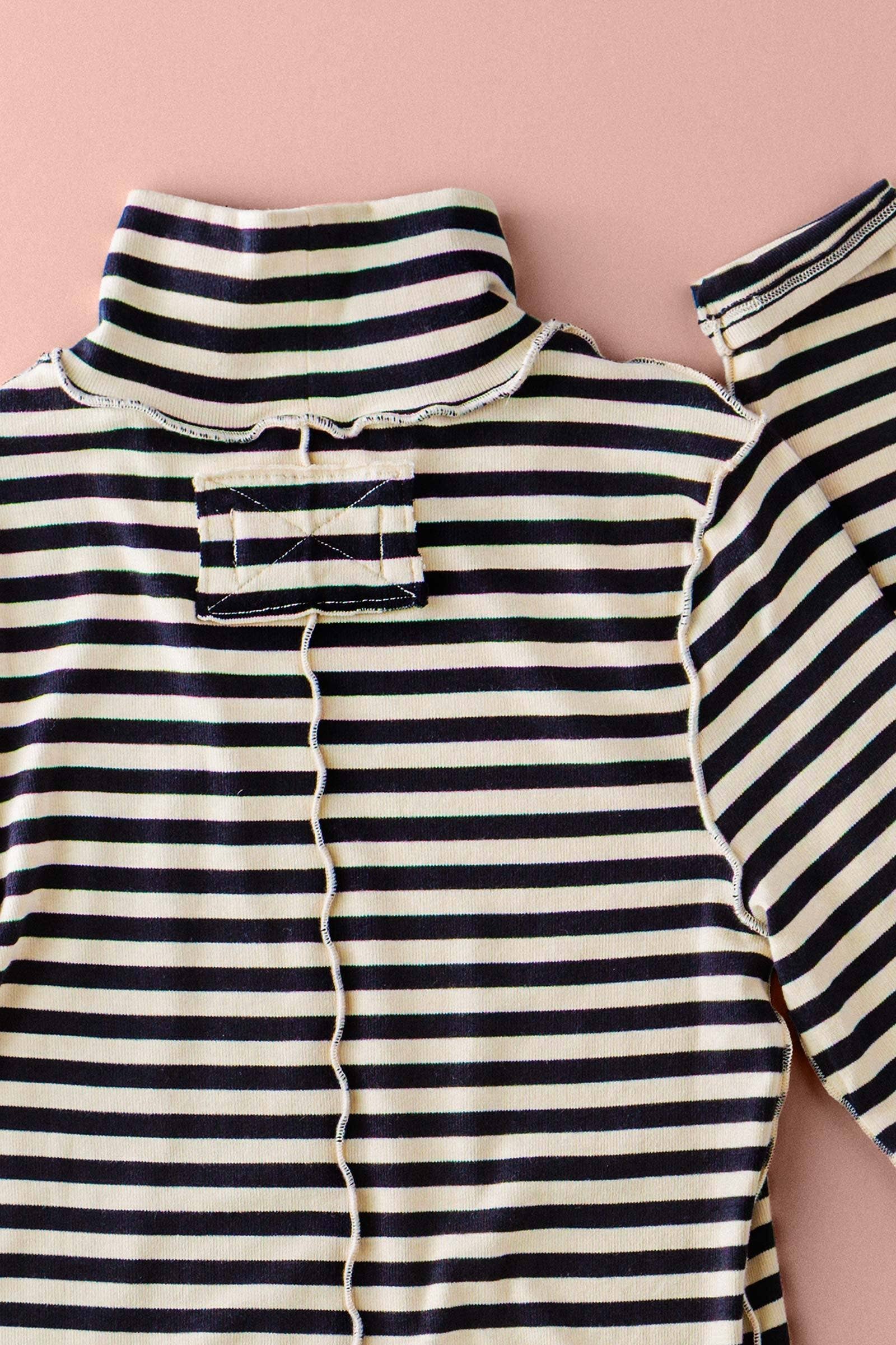 Contrast Seam Turtleneck Knit Top