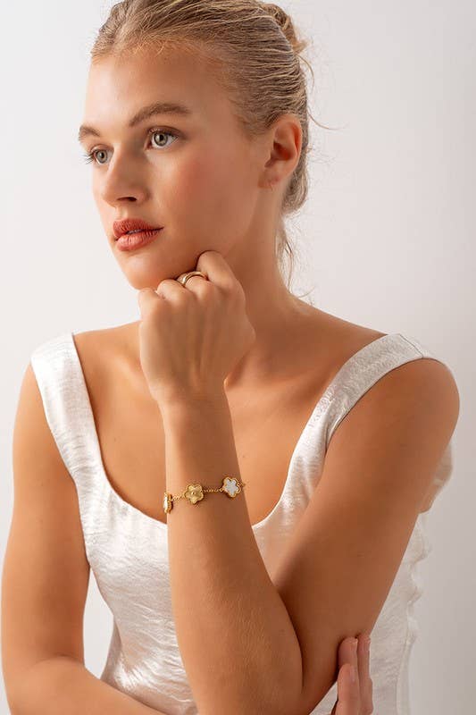 Urban Daizy Elegant Clover Link Charm Bracelet Pink-Gold Charm Dangle Bracelet (UDZ-JW-00035) – alternate view 3