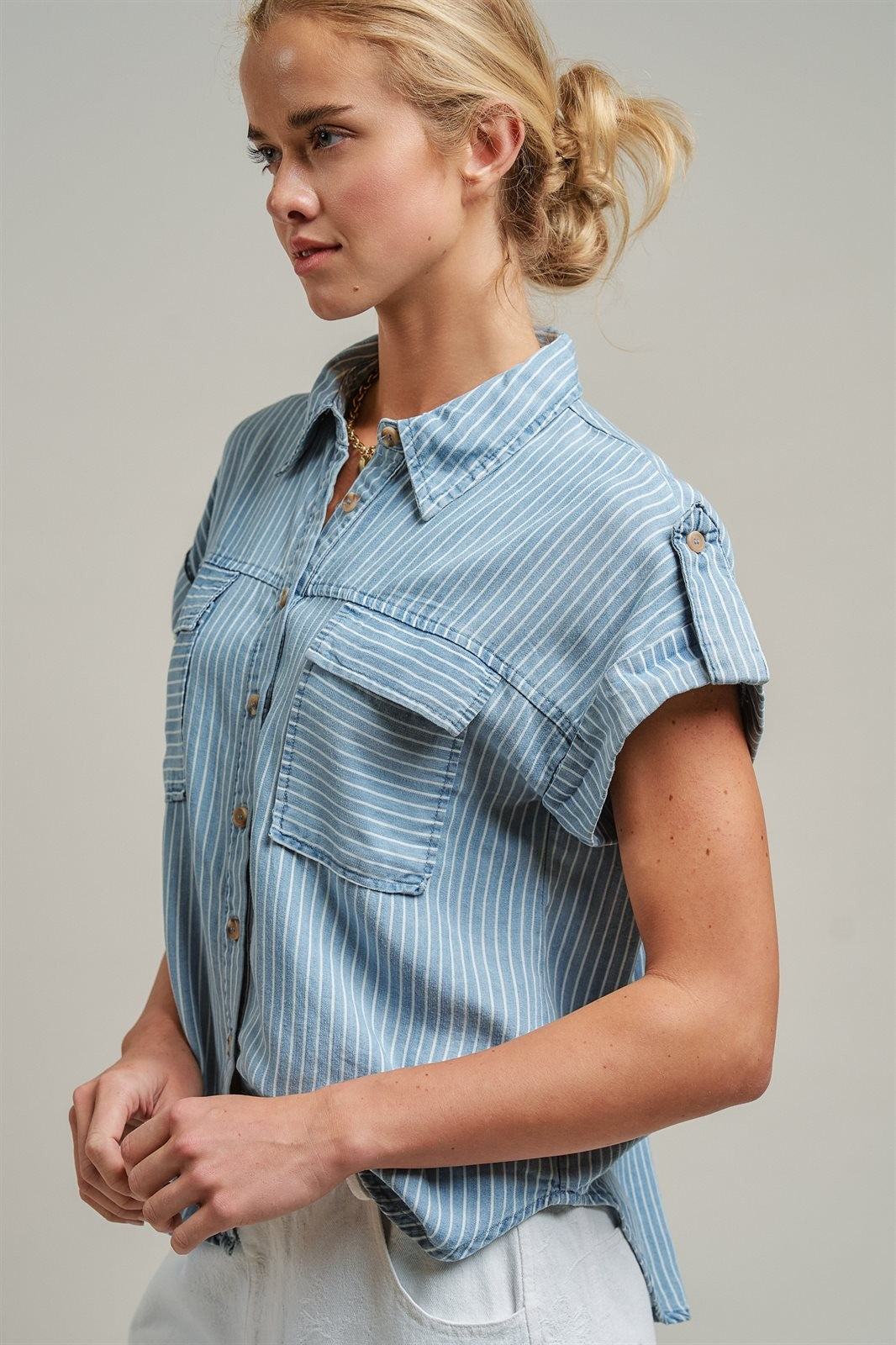 Striped Chambray Short Sleeve Button Up Shirt in Chambray - Women's Blankets | Urban Daizy
