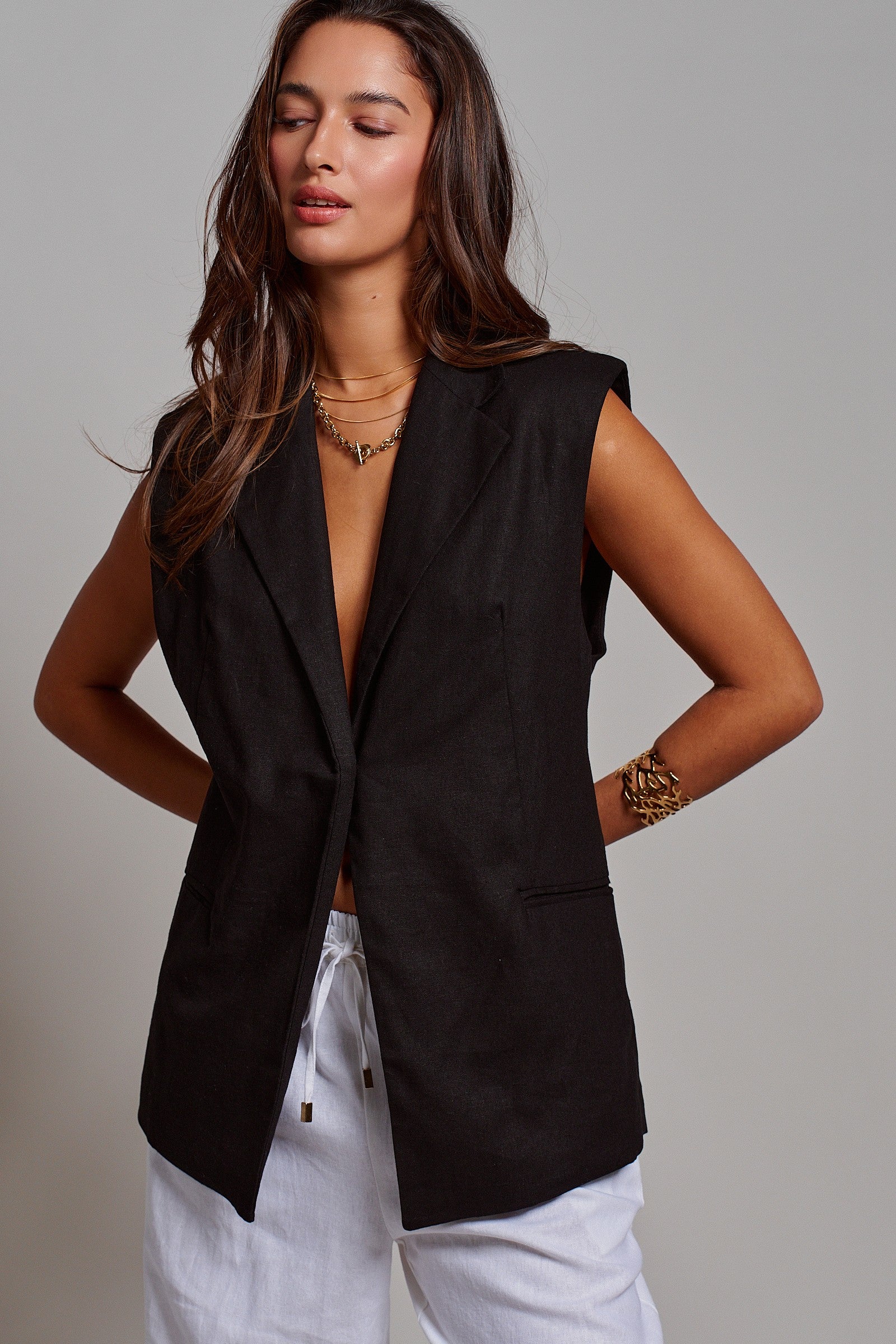 Linen Sleeveless Tailored Vest With Notched Lapel in Black - Women's Fashion | Urban Daizy