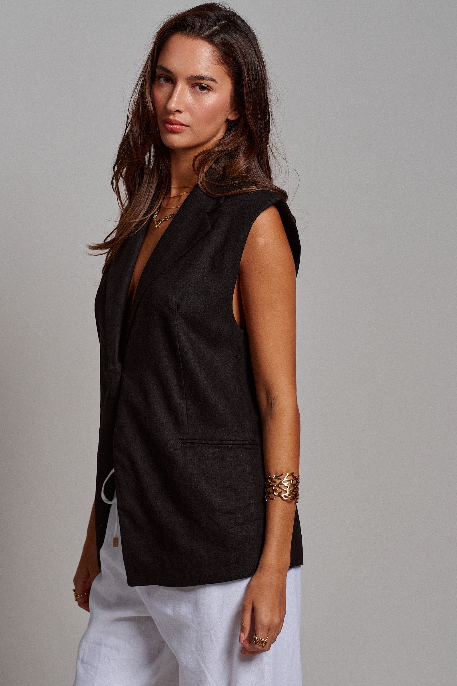 Linen Sleeveless Tailored Vest With Notched Lapel in Black - Women's Fashion | Urban Daizy