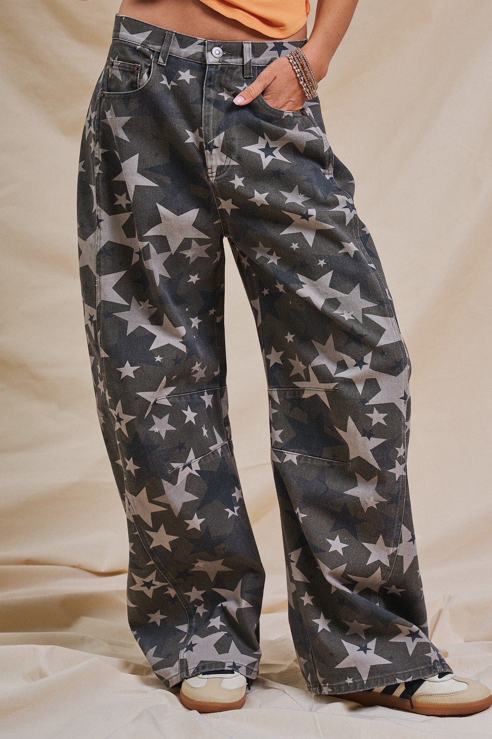 Statement Star Print Wide Leg Pants in Print - Women's Pants | Urban Daizy