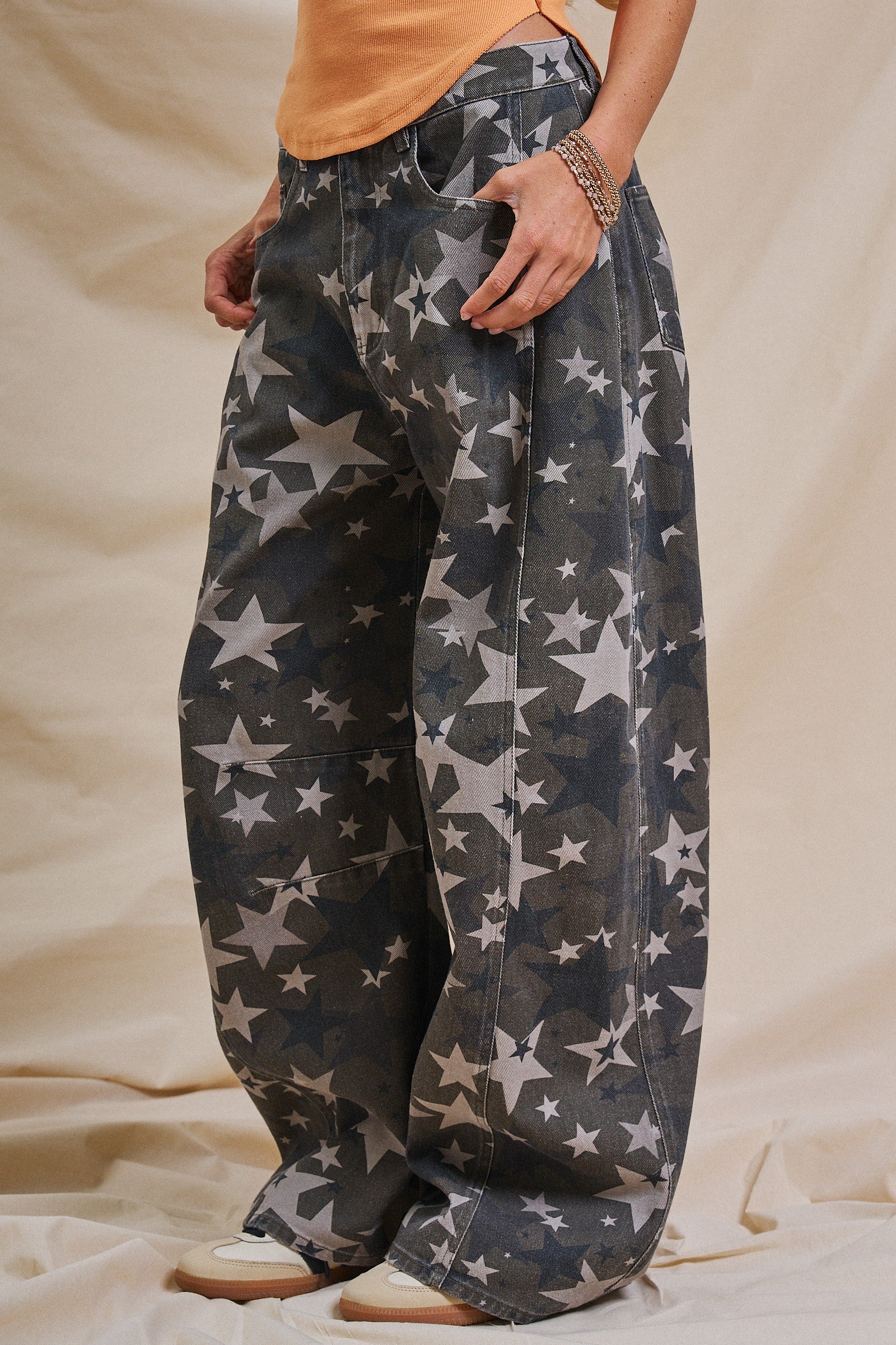Statement Star Print Wide Leg Pants in Print - Women's Pants | Urban Daizy