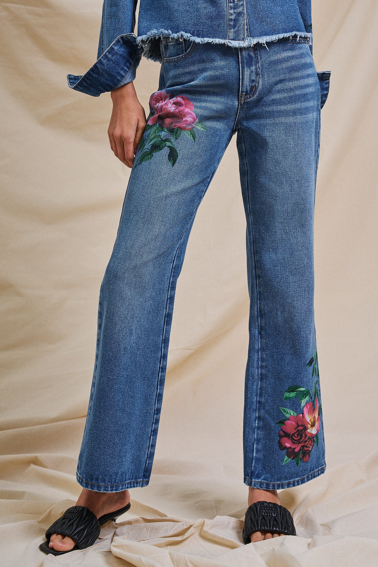 Floral Painted Wide-Leg Denim Jeans in Denim - Women's Pants | Urban Daizy