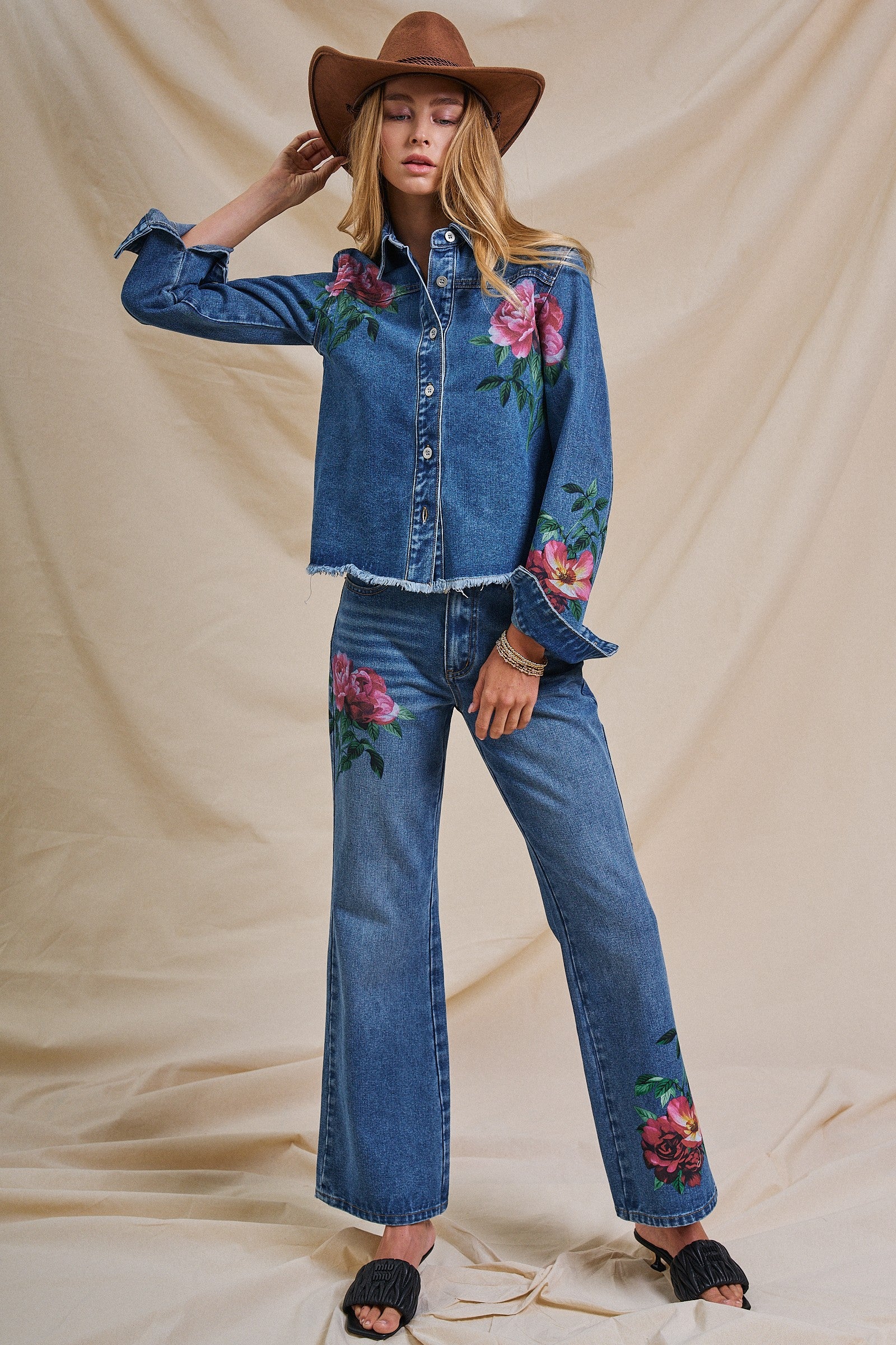 Floral Painted Wide-Leg Denim Jeans in Denim - Women's Pants | Urban Daizy