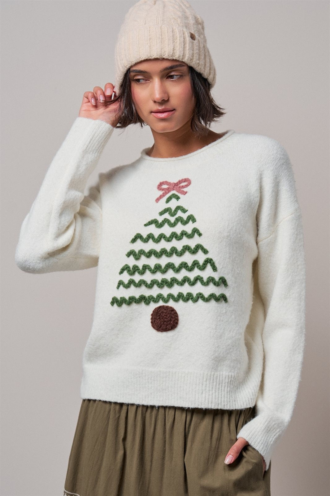 Christmas Tree Appliqué Crewneck Pullover Sweater in Ivory - Women's Sweaters | Urban Daizy