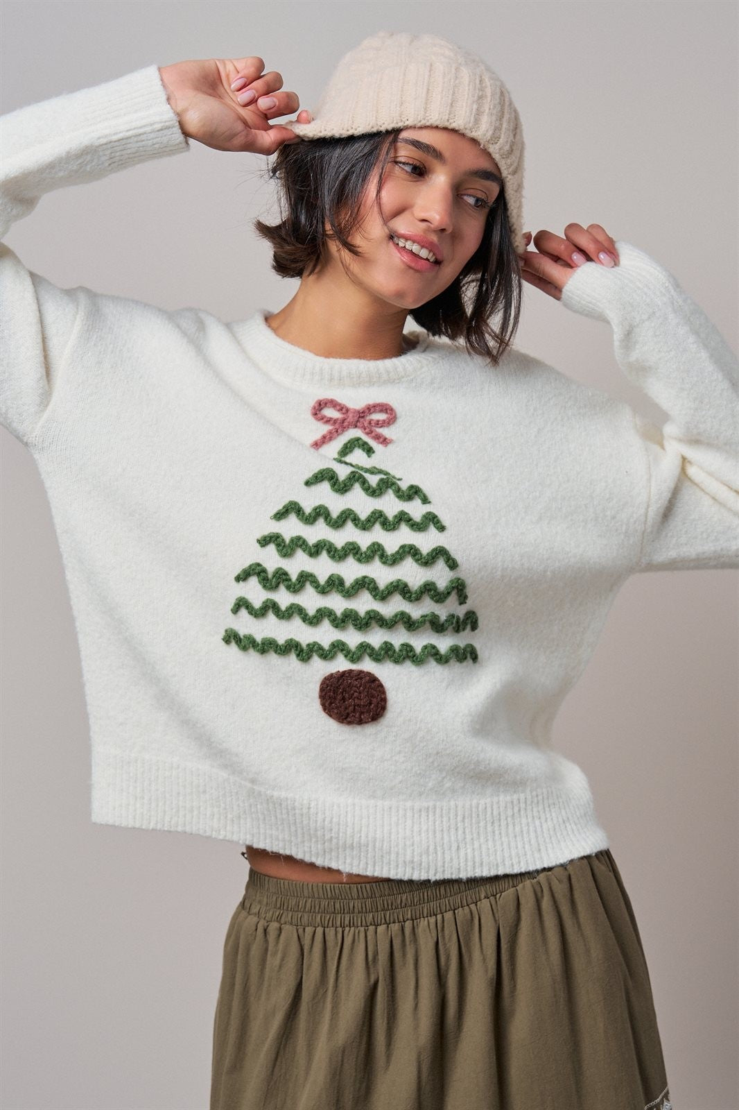 Christmas Tree Appliqué Crewneck Pullover Sweater in Ivory - Women's Sweaters | Urban Daizy