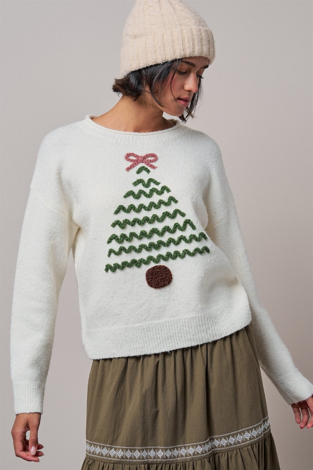 Christmas Tree Appliqué Crewneck Pullover Sweater in Ivory - Women's Sweaters | Urban Daizy