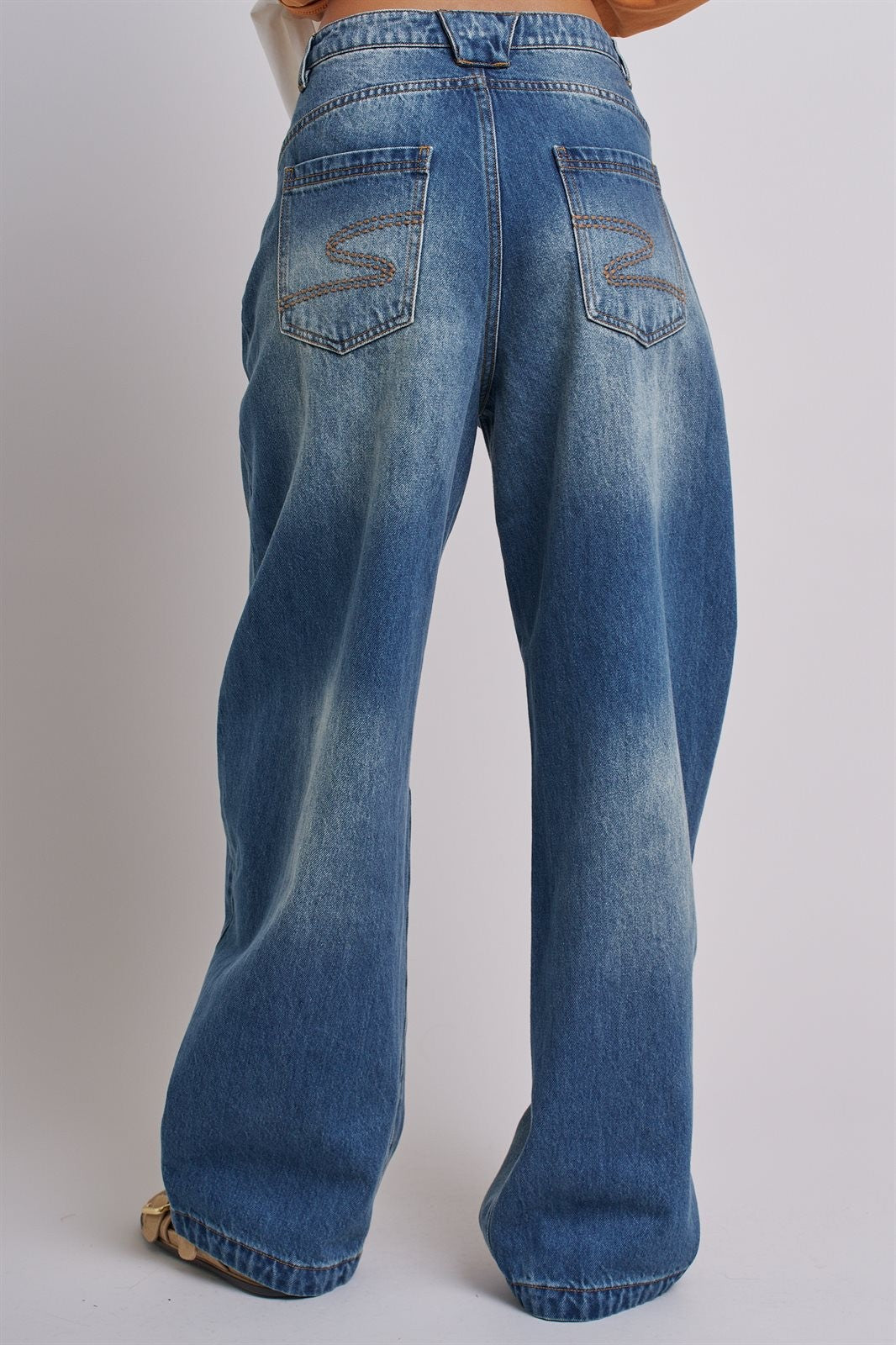 Retro Fade Wide-Leg Barrel Jeans in Denim - Women's Denim | Urban Daizy