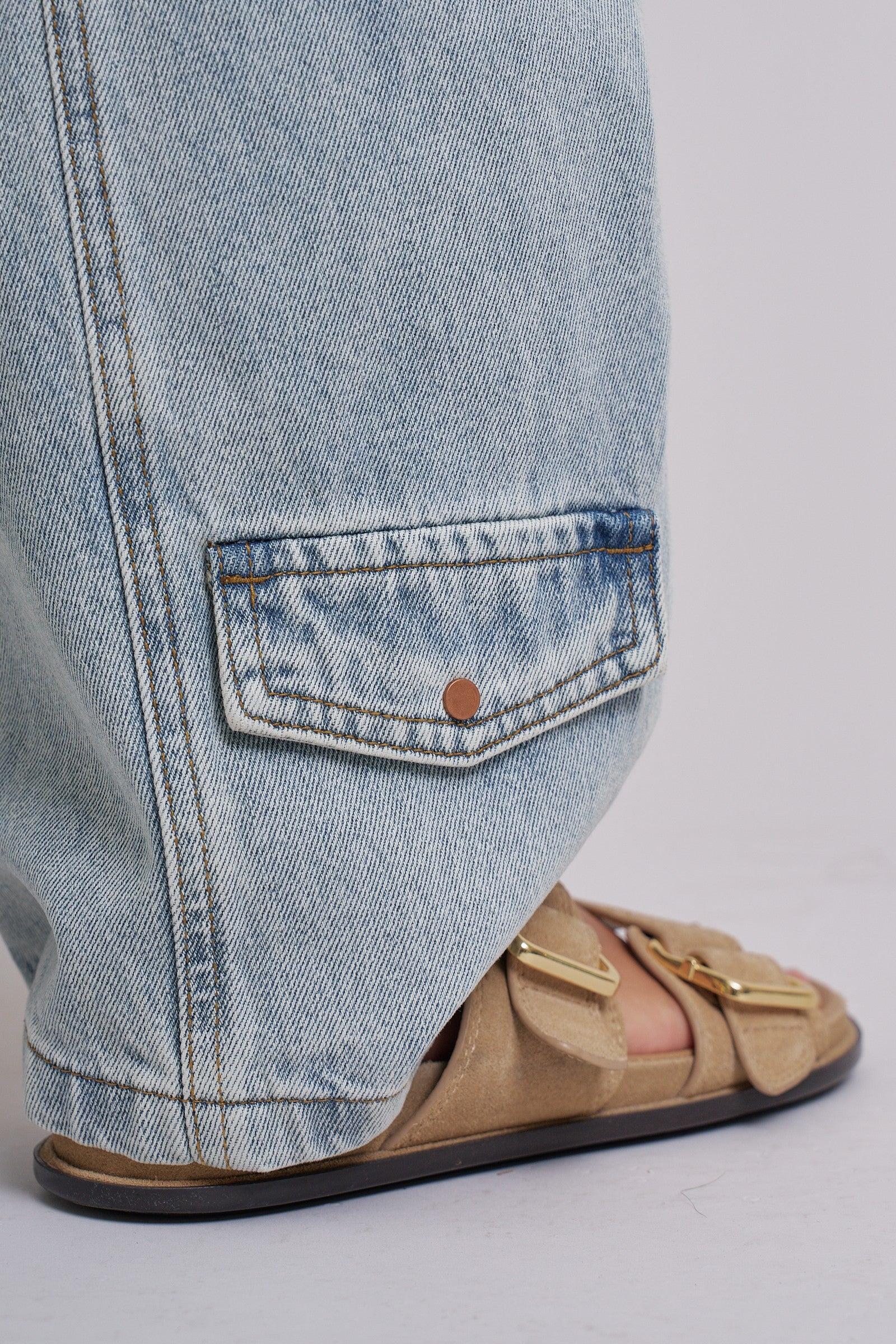 Vintage Wash Barrel Leg Utility Tab Jeans in Lt Denim - Women's Denim | Urban Daizy