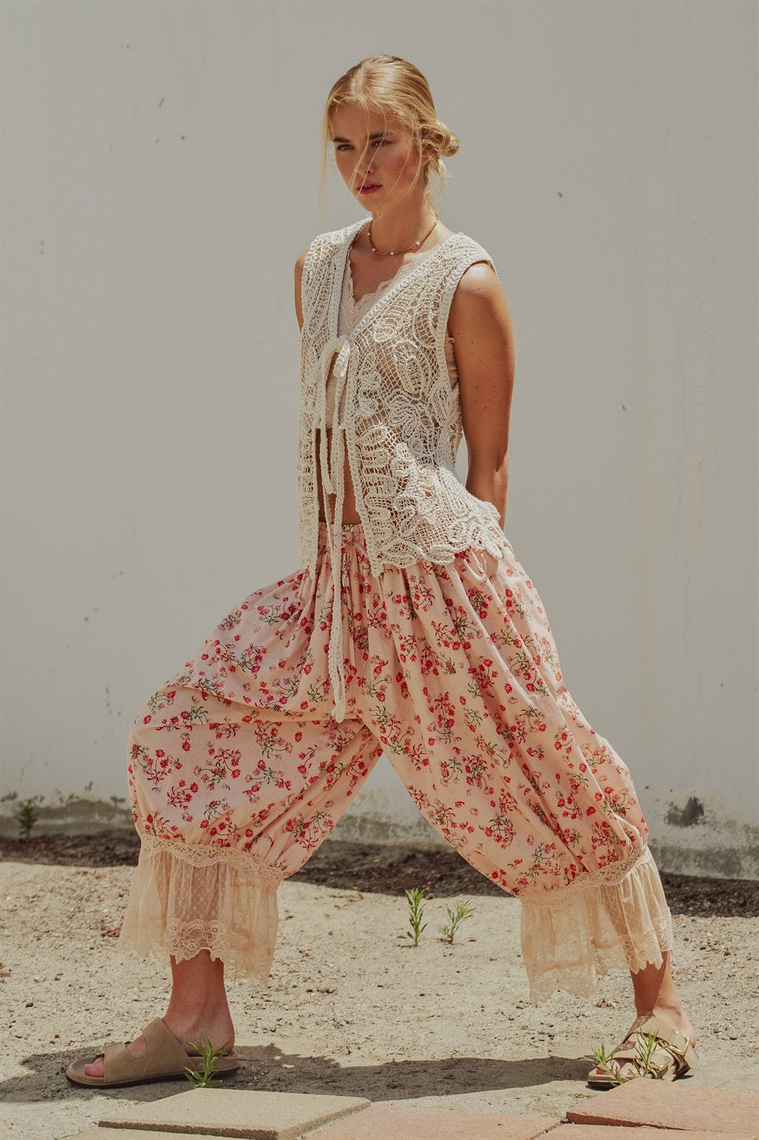 Floral Print Cotton Bloomer Pants with Lace Hem in Pink - Women's Pants | Urban Daizy