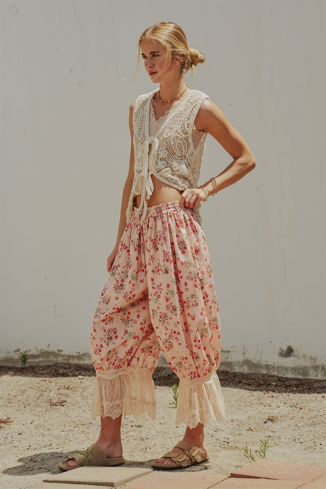 Floral Print Cotton Bloomer Pants with Lace Hem in Pink - Women's Pants | Urban Daizy