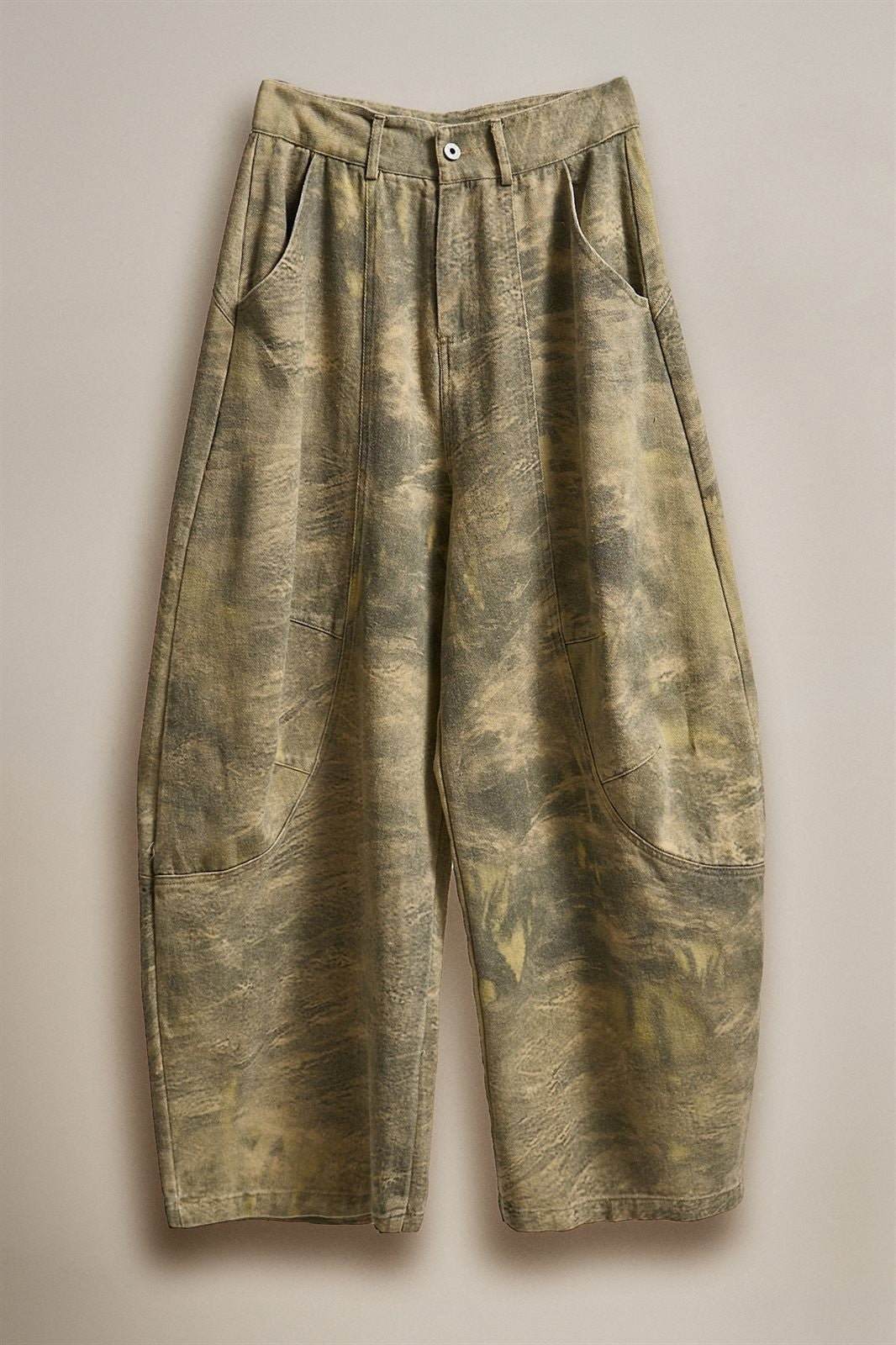 Camo Print Barrel Leg Carpenter Jeans in Olive Multi - Women's Pants | Urban Daizy