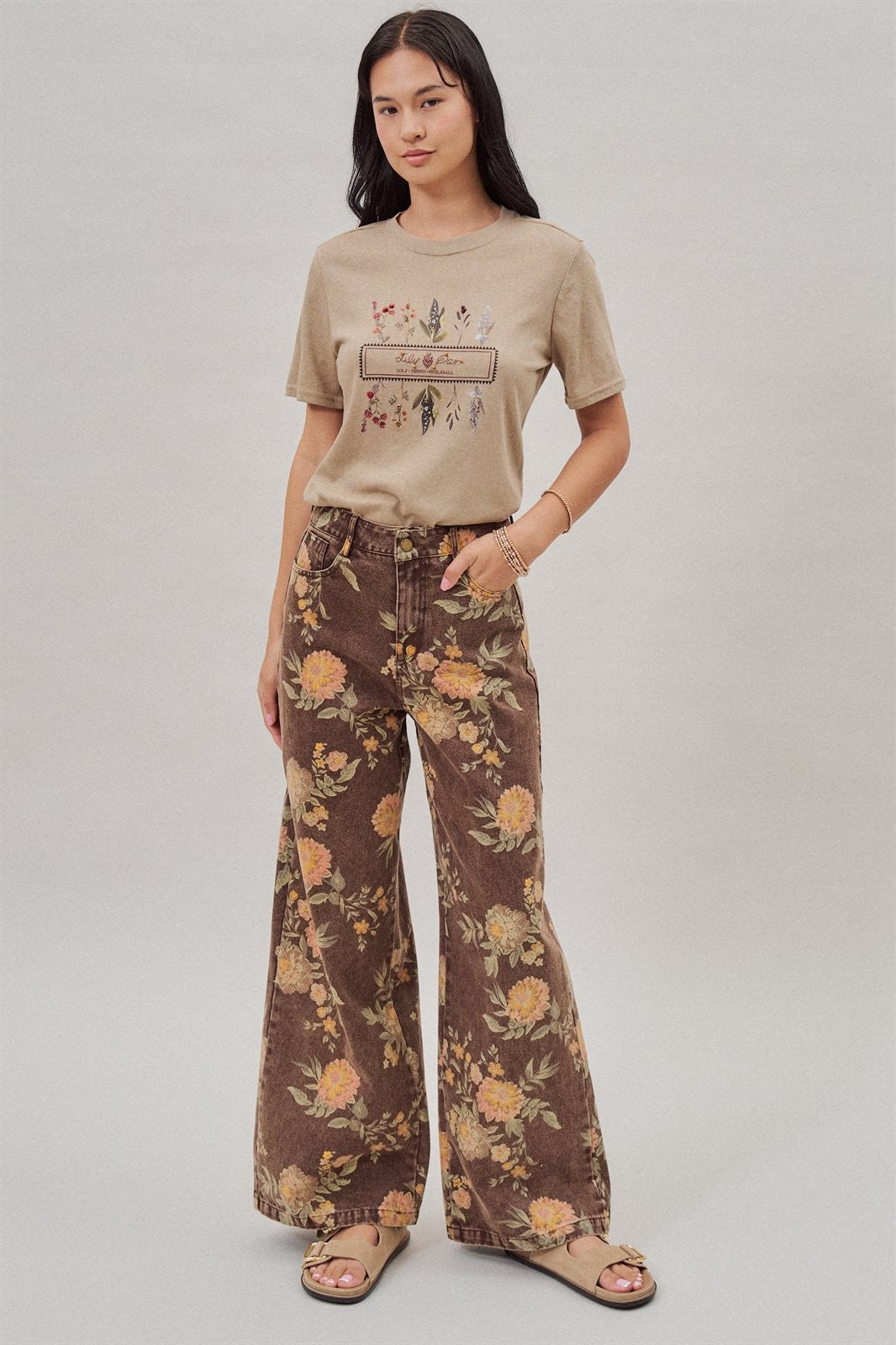 Brown Floral Print Wide-Leg Jeans in Brown - Women's Pants | Urban Daizy