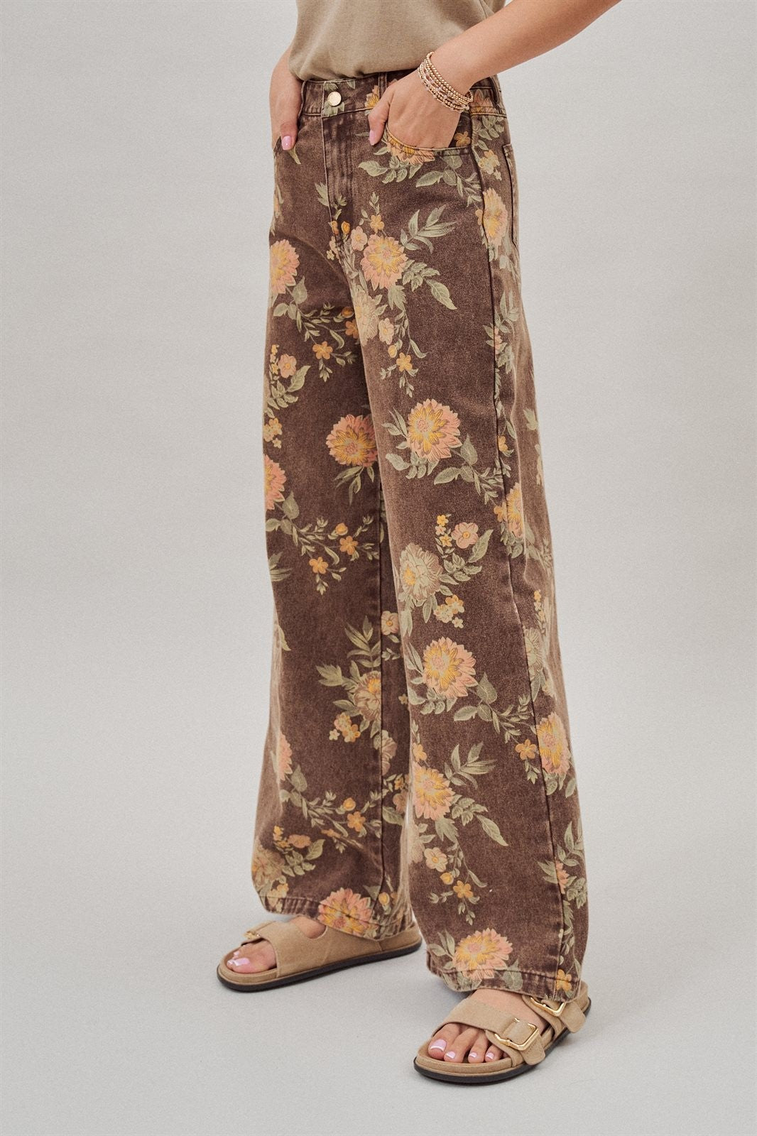 Brown Floral Print Wide-Leg Jeans in Brown - Women's Pants | Urban Daizy