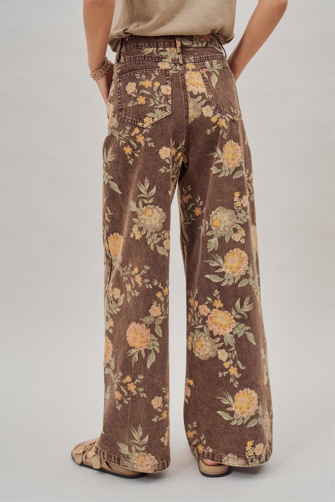 Brown Floral Print Wide-Leg Jeans in Brown - Women's Pants | Urban Daizy