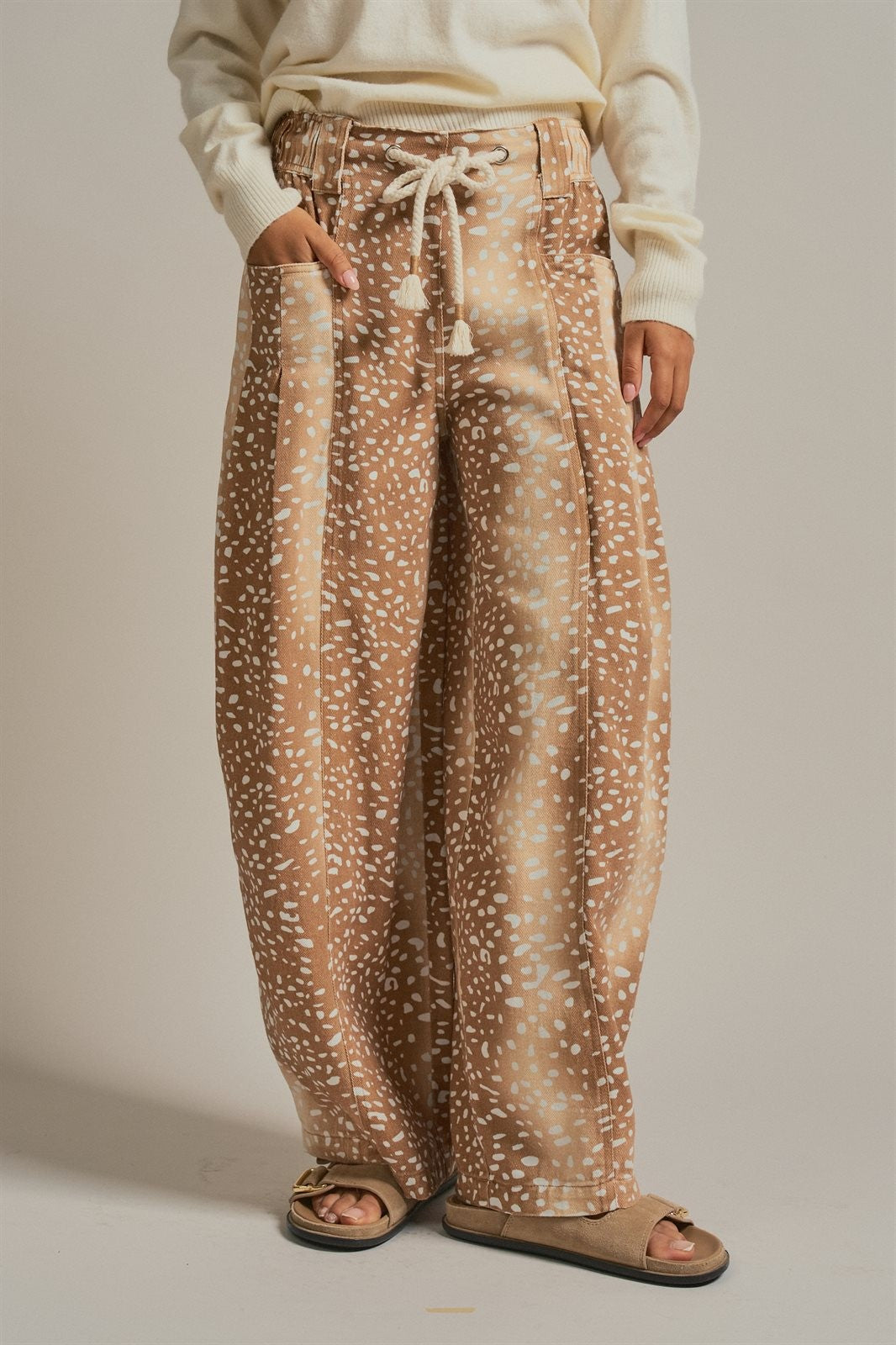 Fawn Print Cotton Twill Barrel Pants in Khaki - Women's Pants | Urban Daizy