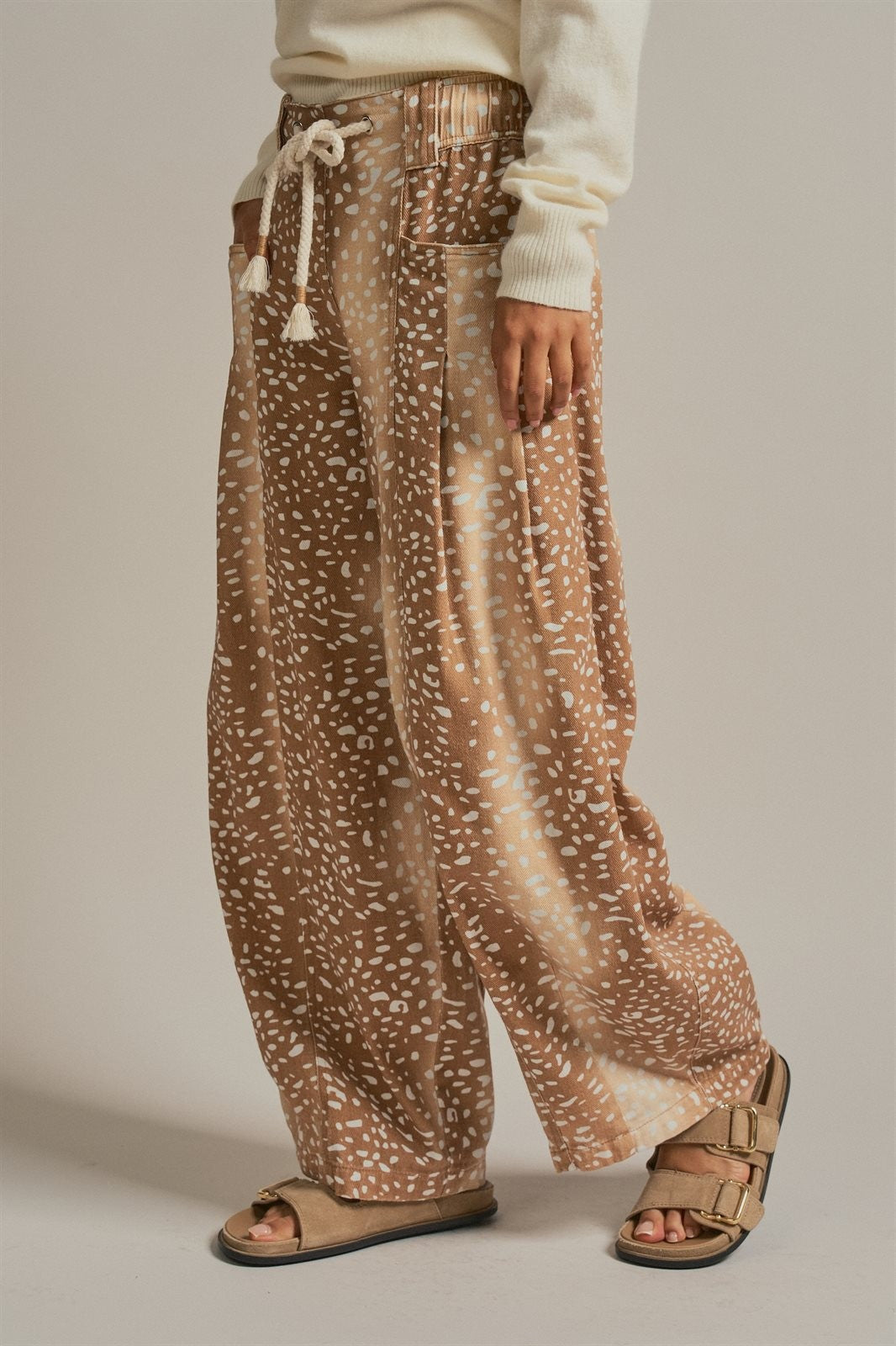 Fawn Print Cotton Twill Barrel Pants in Khaki - Women's Pants | Urban Daizy