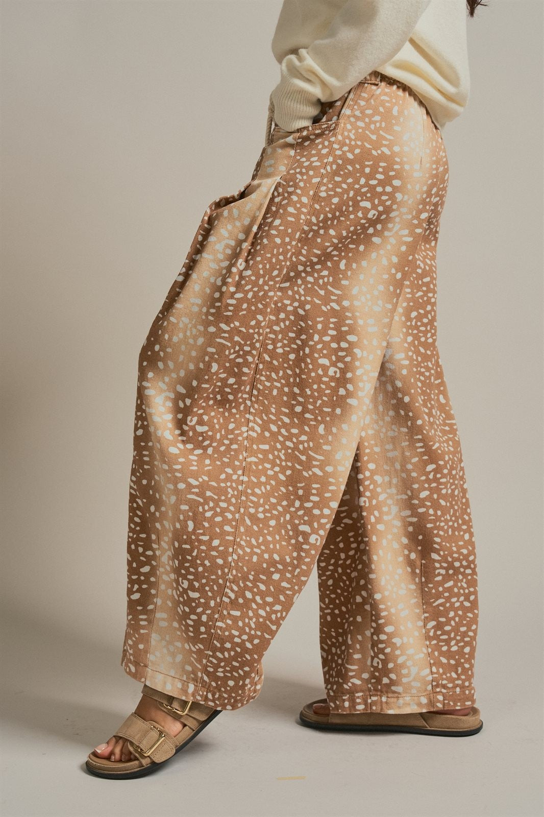 Fawn Print Cotton Twill Barrel Pants in Khaki - Women's Pants | Urban Daizy