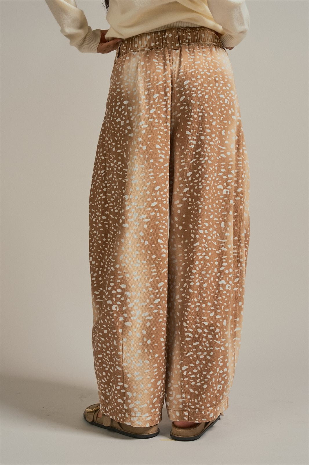 Fawn Print Cotton Twill Barrel Pants in Khaki - Women's Pants | Urban Daizy
