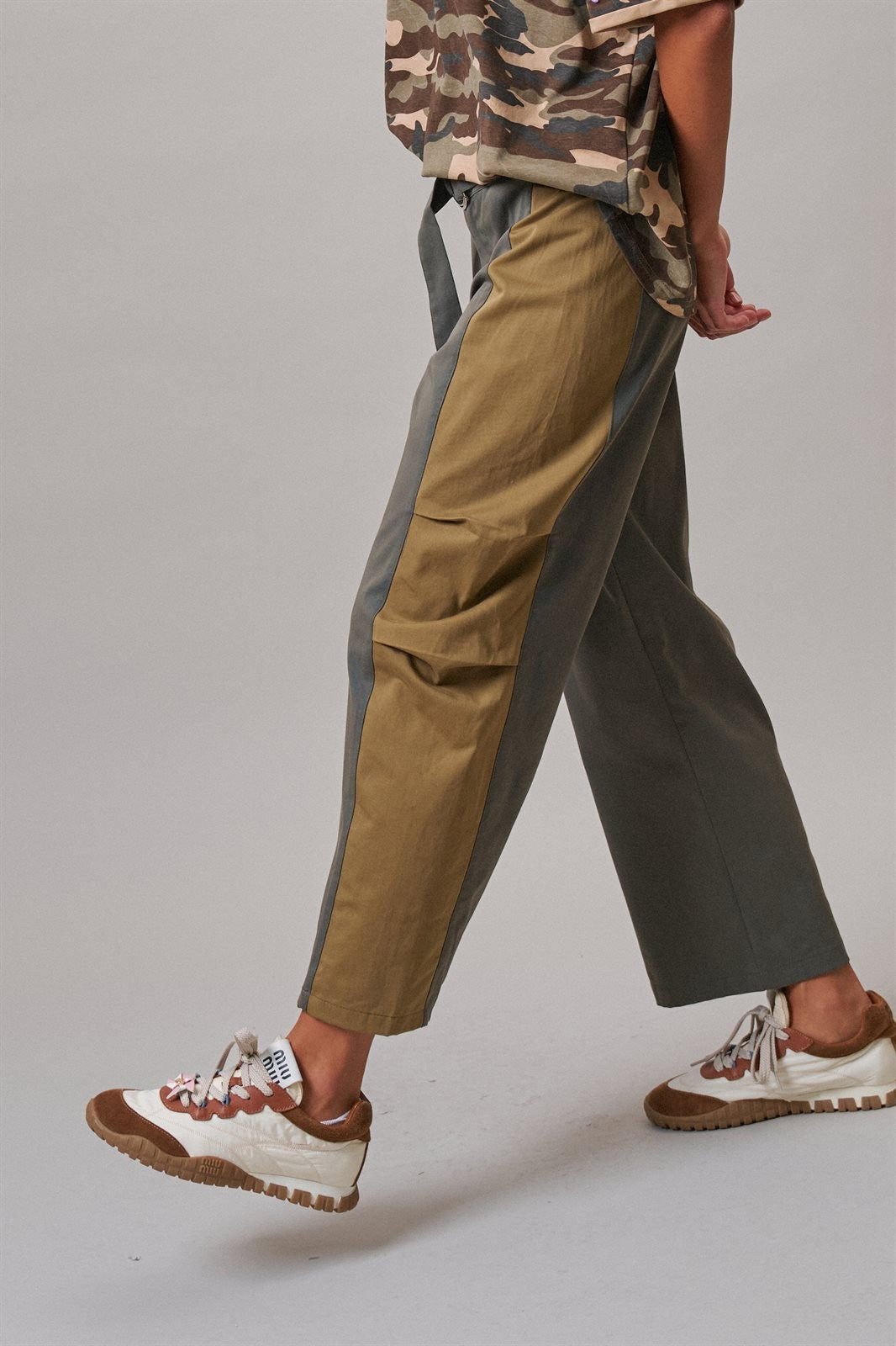 Two-Tone Colorblock Belted Wide Leg Pants in Olive - Women's Casual Pants | Urban Daizy