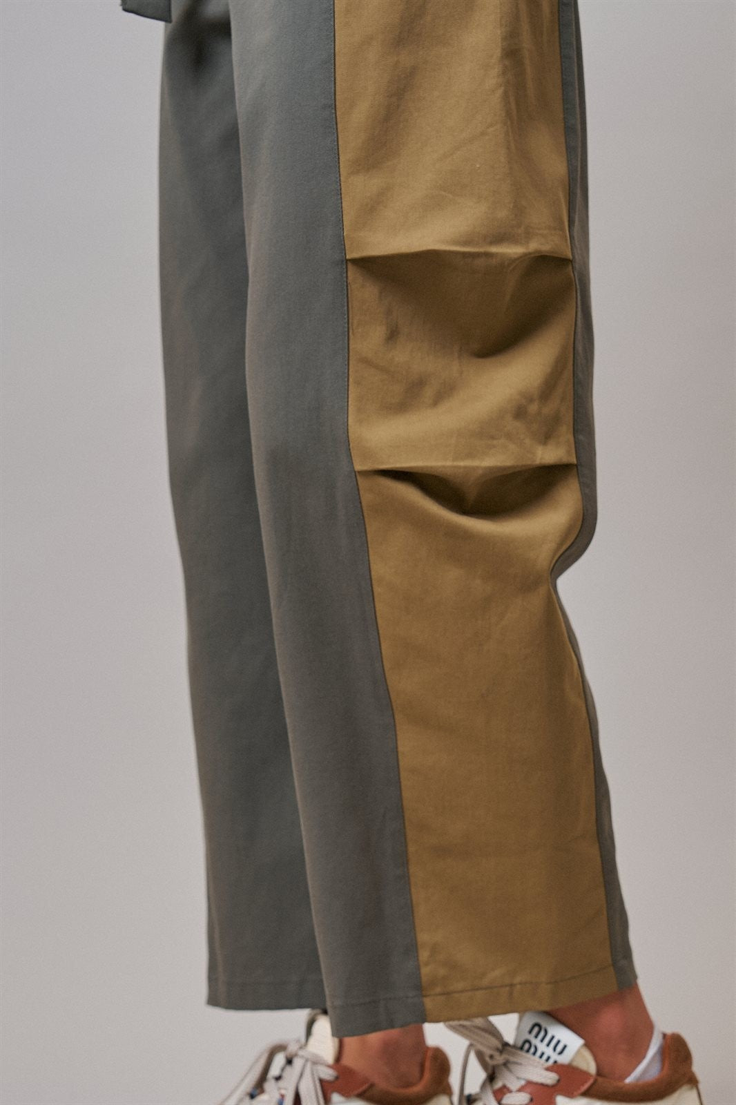 Two-Tone Colorblock Belted Wide Leg Pants in Olive - Women's Casual Pants | Urban Daizy