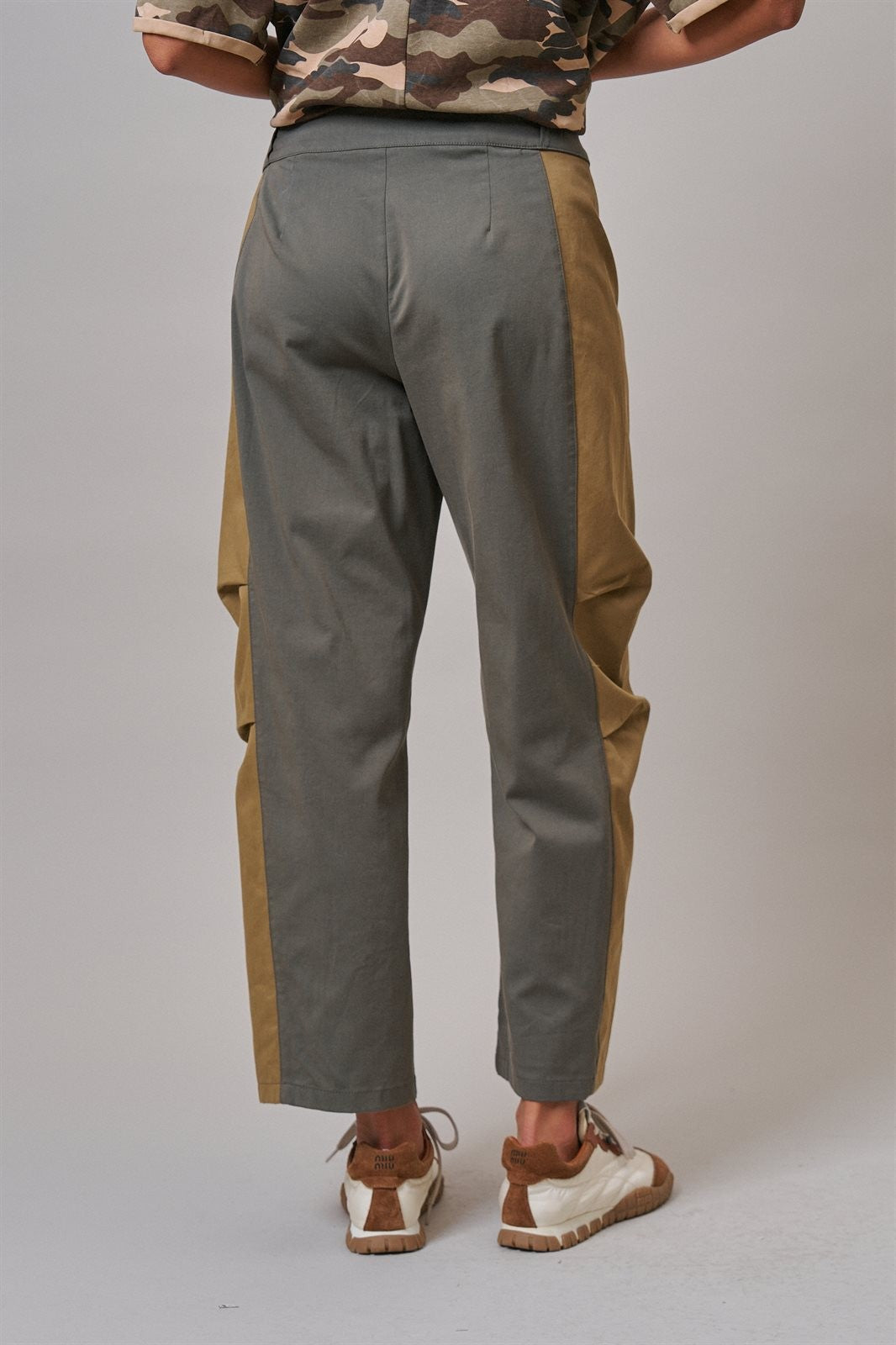 Two-Tone Colorblock Belted Wide Leg Pants in Olive - Women's Casual Pants | Urban Daizy