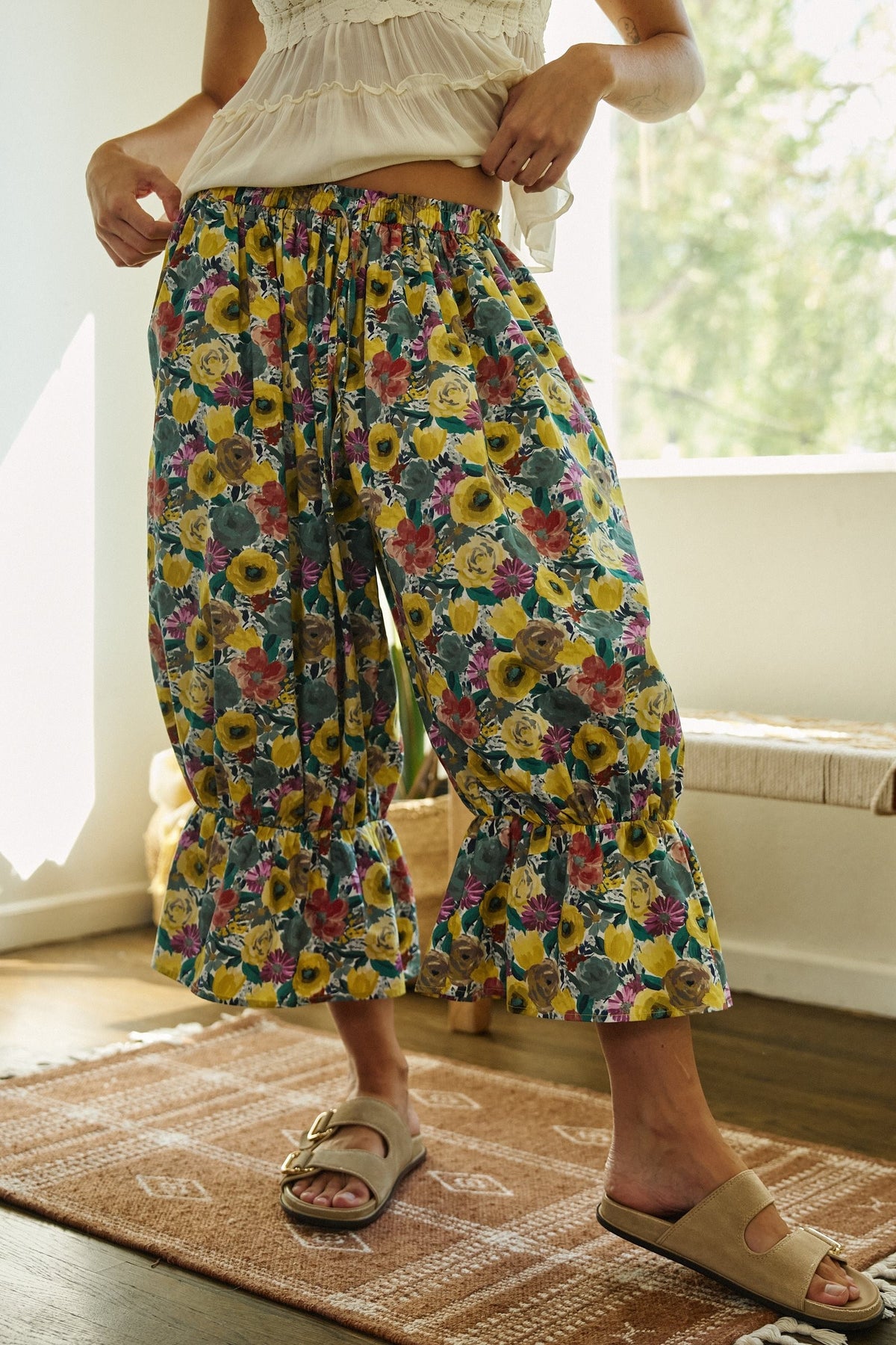 Painted Bloom Ruffle Balloon Pants in Green - Women's Casual Pants | Urban Daizy