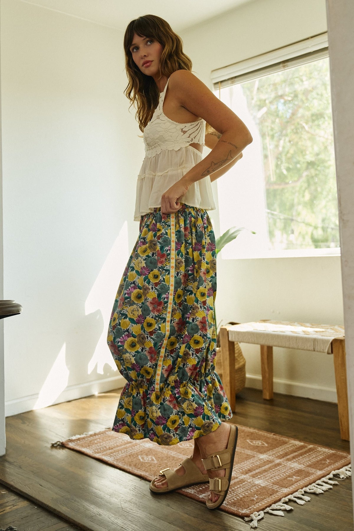 Painted Bloom Ruffle Balloon Pants in Green - Women's Casual Pants | Urban Daizy
