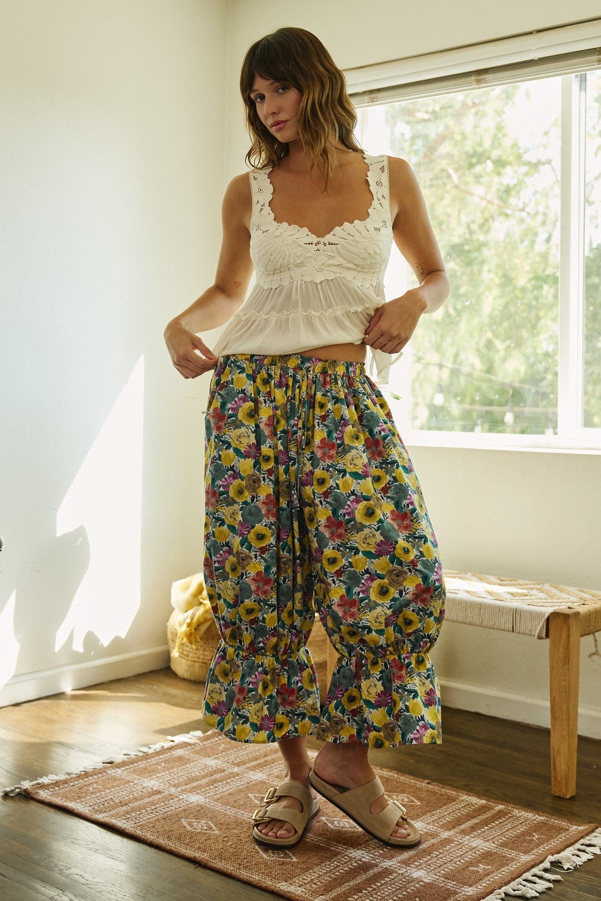 Painted Bloom Ruffle Balloon Pants in Green - Women's Casual Pants | Urban Daizy