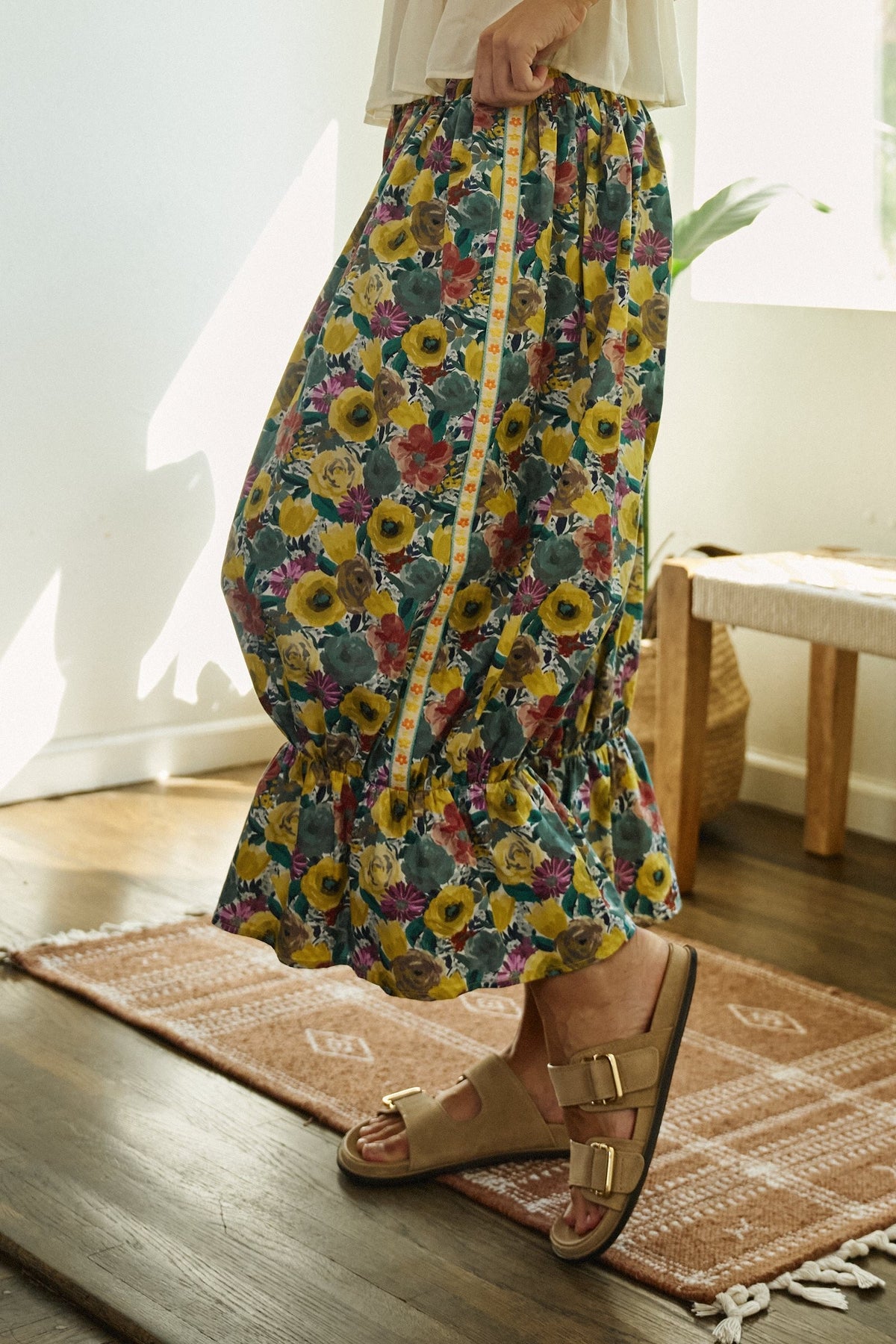 Painted Bloom Ruffle Balloon Pants in Green - Women's Casual Pants | Urban Daizy