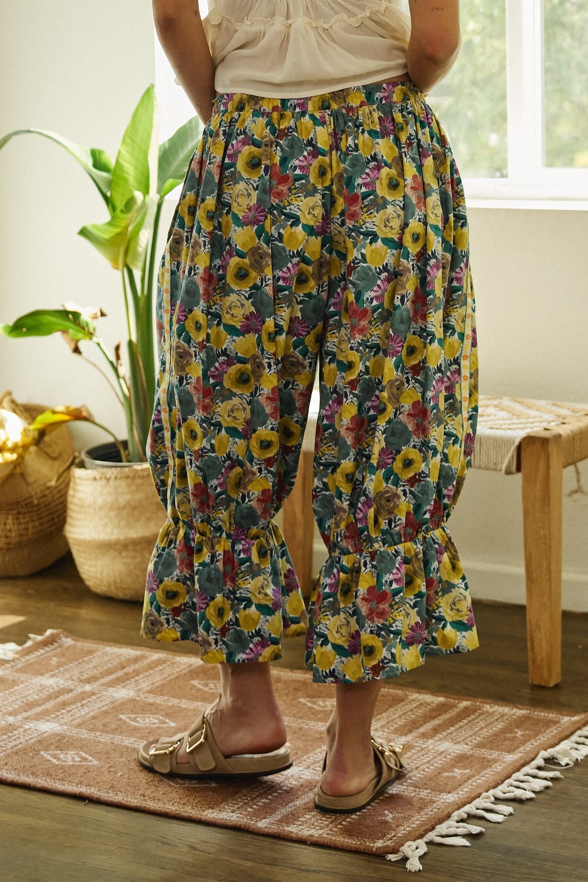 Painted Bloom Ruffle Balloon Pants in Green - Women's Casual Pants | Urban Daizy