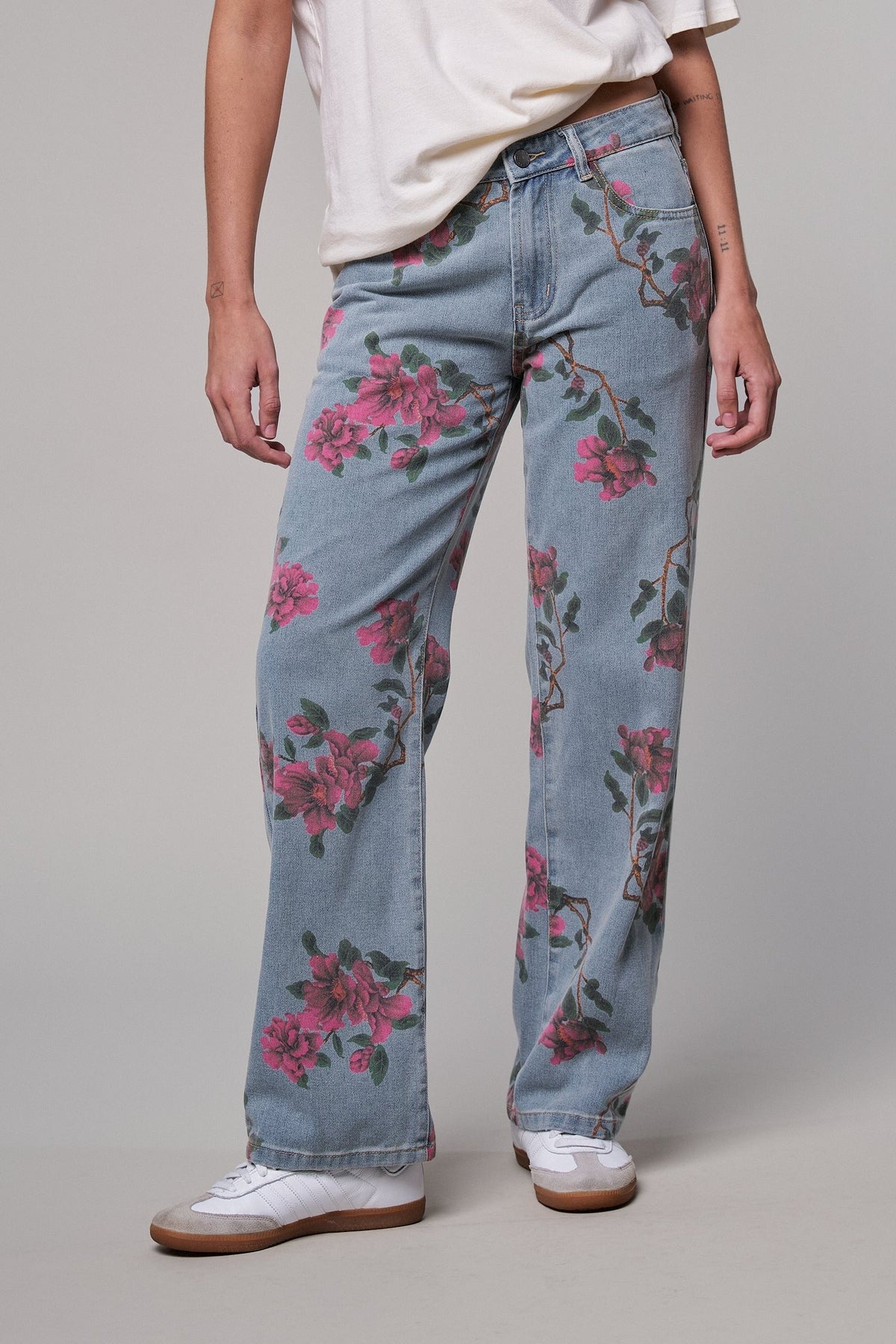 Rose Trellis Floral Wide Leg Jeans in Blue - Women's Casual Pants | Urban Daizy