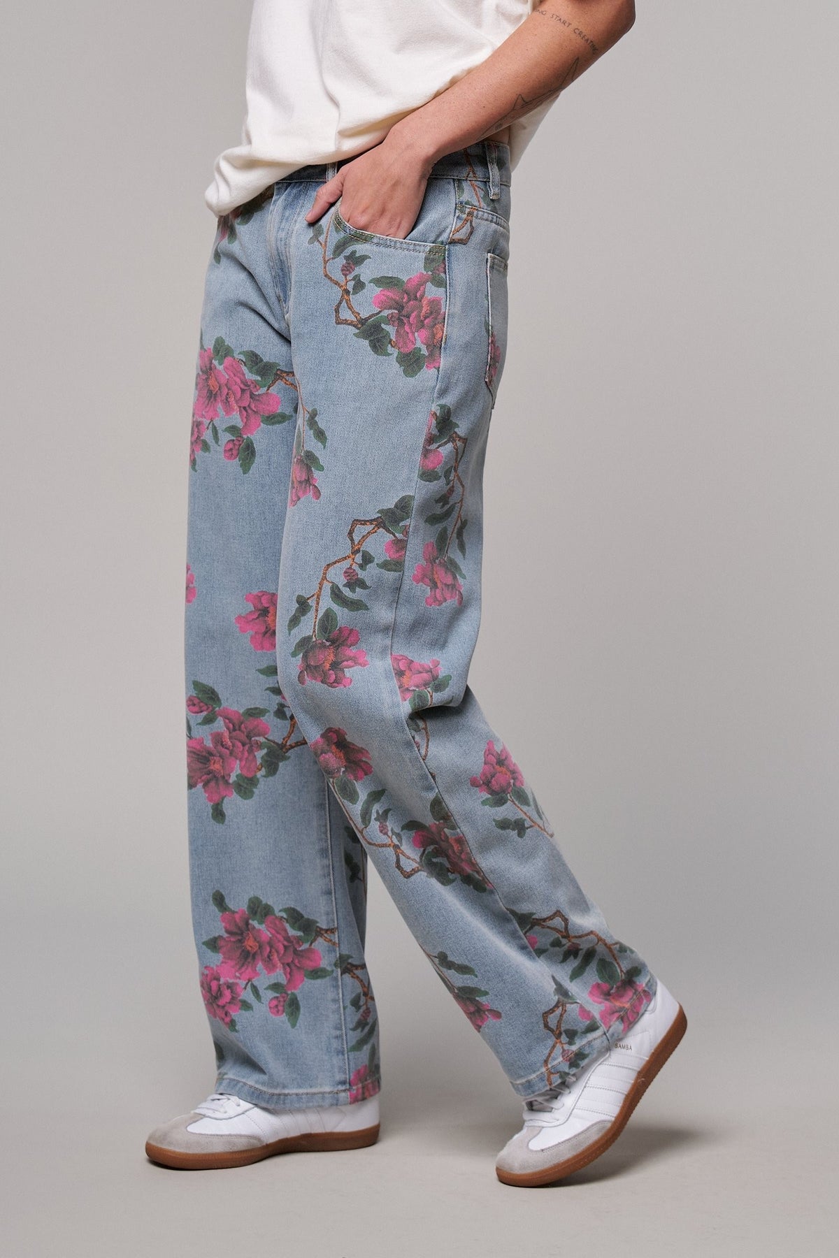 Rose Trellis Floral Wide Leg Jeans in Blue - Women's Casual Pants | Urban Daizy