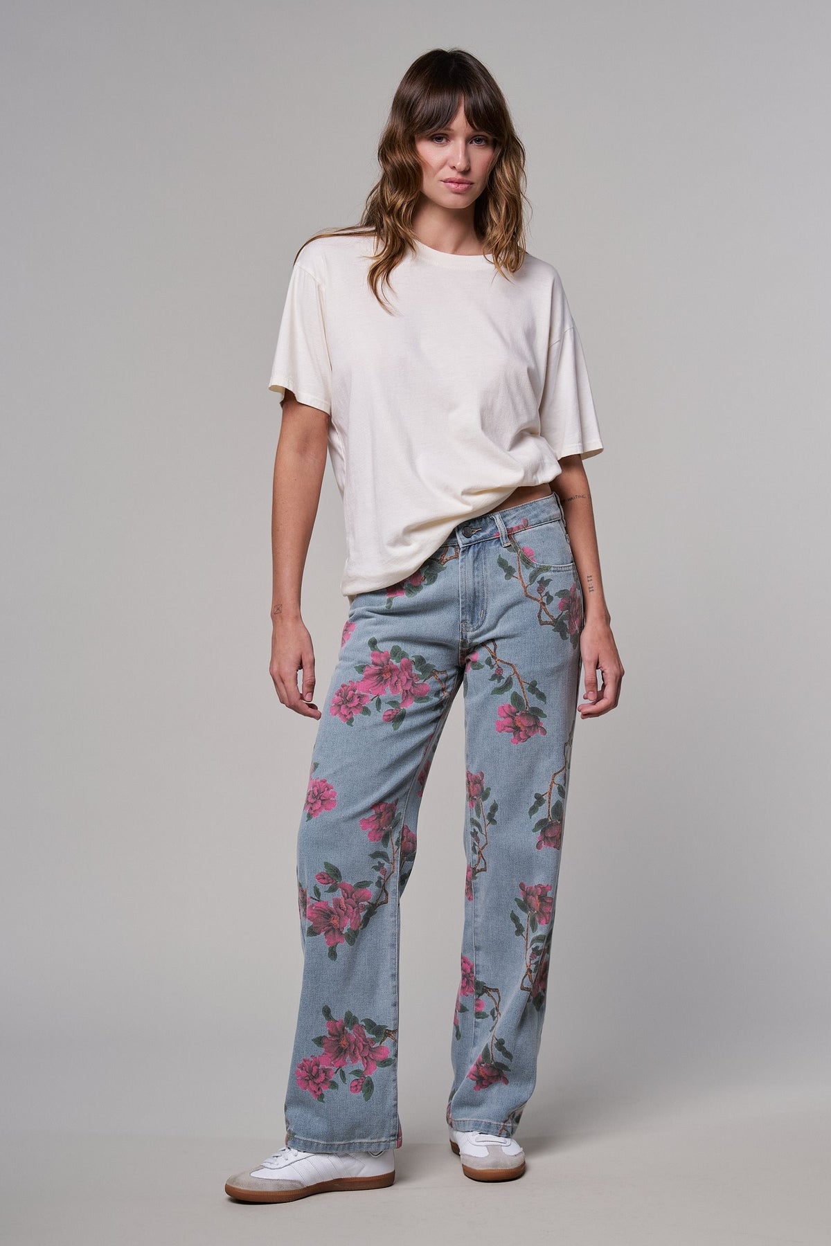 Rose Trellis Floral Wide Leg Jeans in Blue - Women's Casual Pants | Urban Daizy