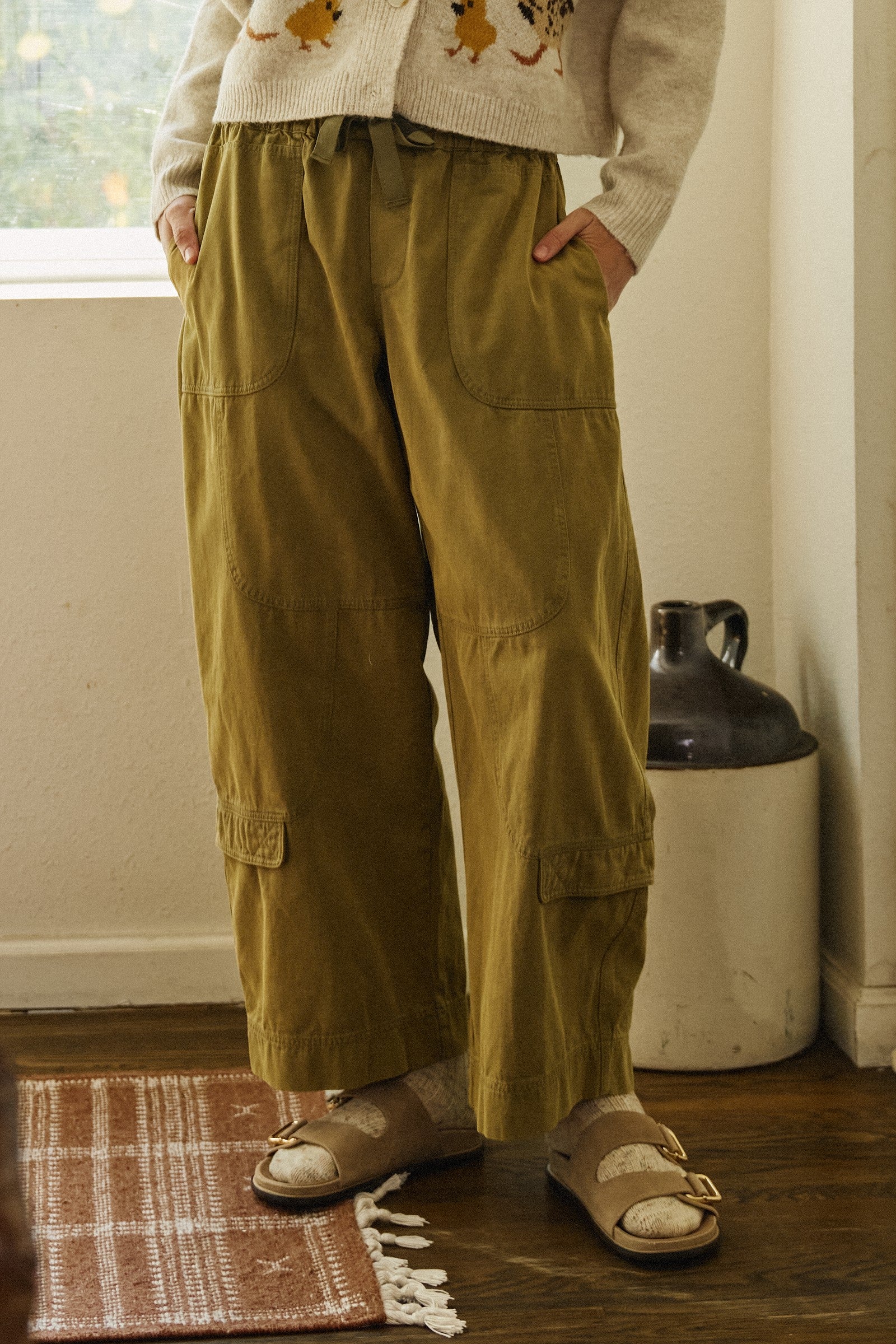 Open Trail Barrel Cargo Pants in Olive Green - Women's Casual Pants | Urban Daizy
