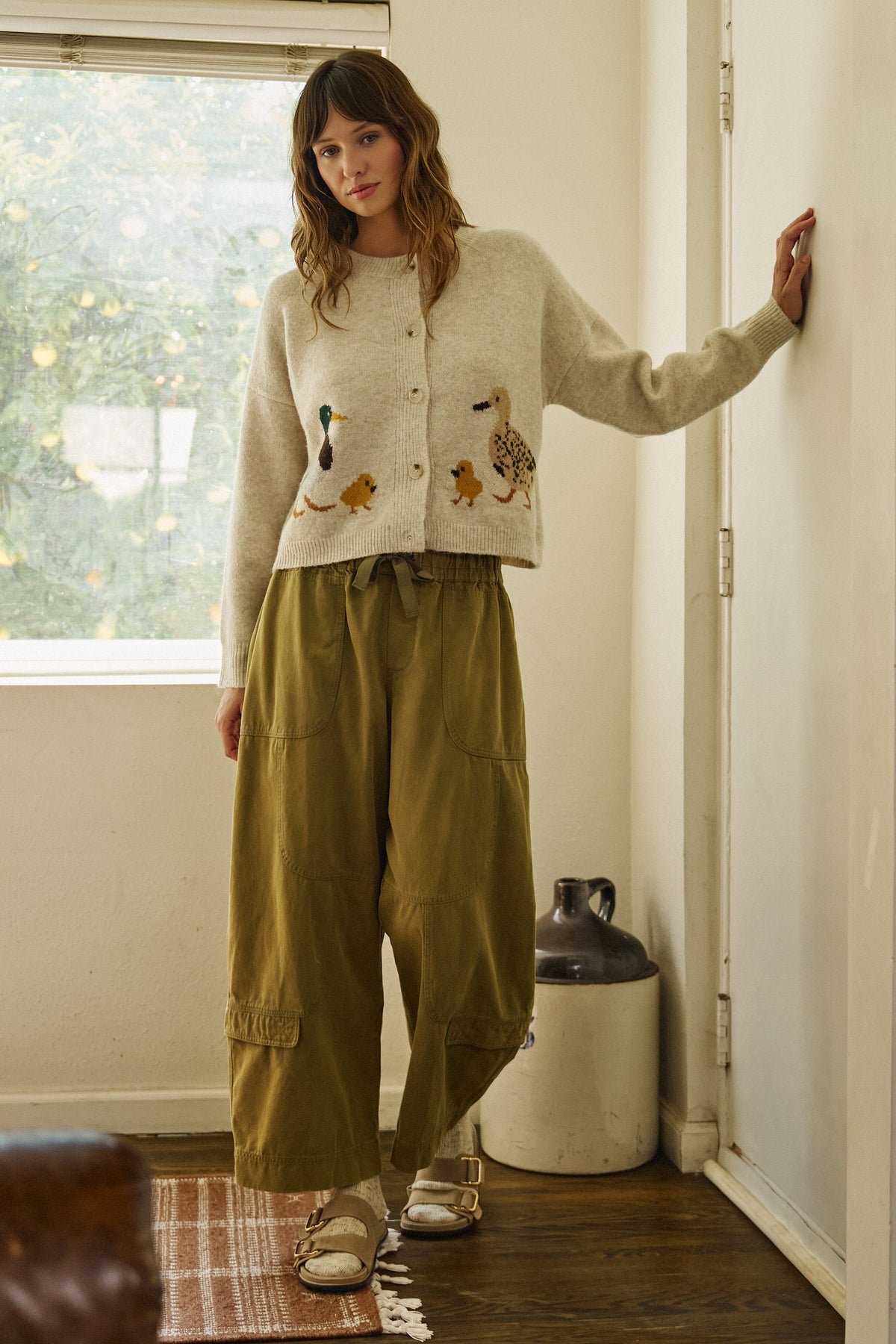 Open Trail Barrel Cargo Pants in Olive Green - Women's Casual Pants | Urban Daizy