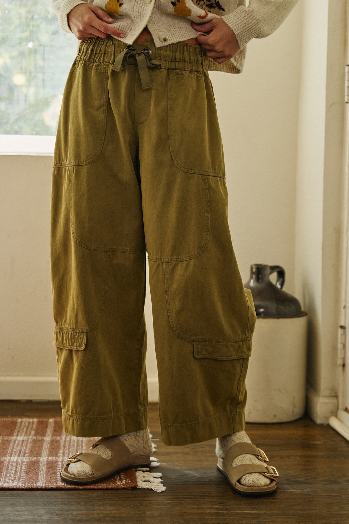 Open Trail Barrel Cargo Pants in Olive Green - Women's Casual Pants | Urban Daizy