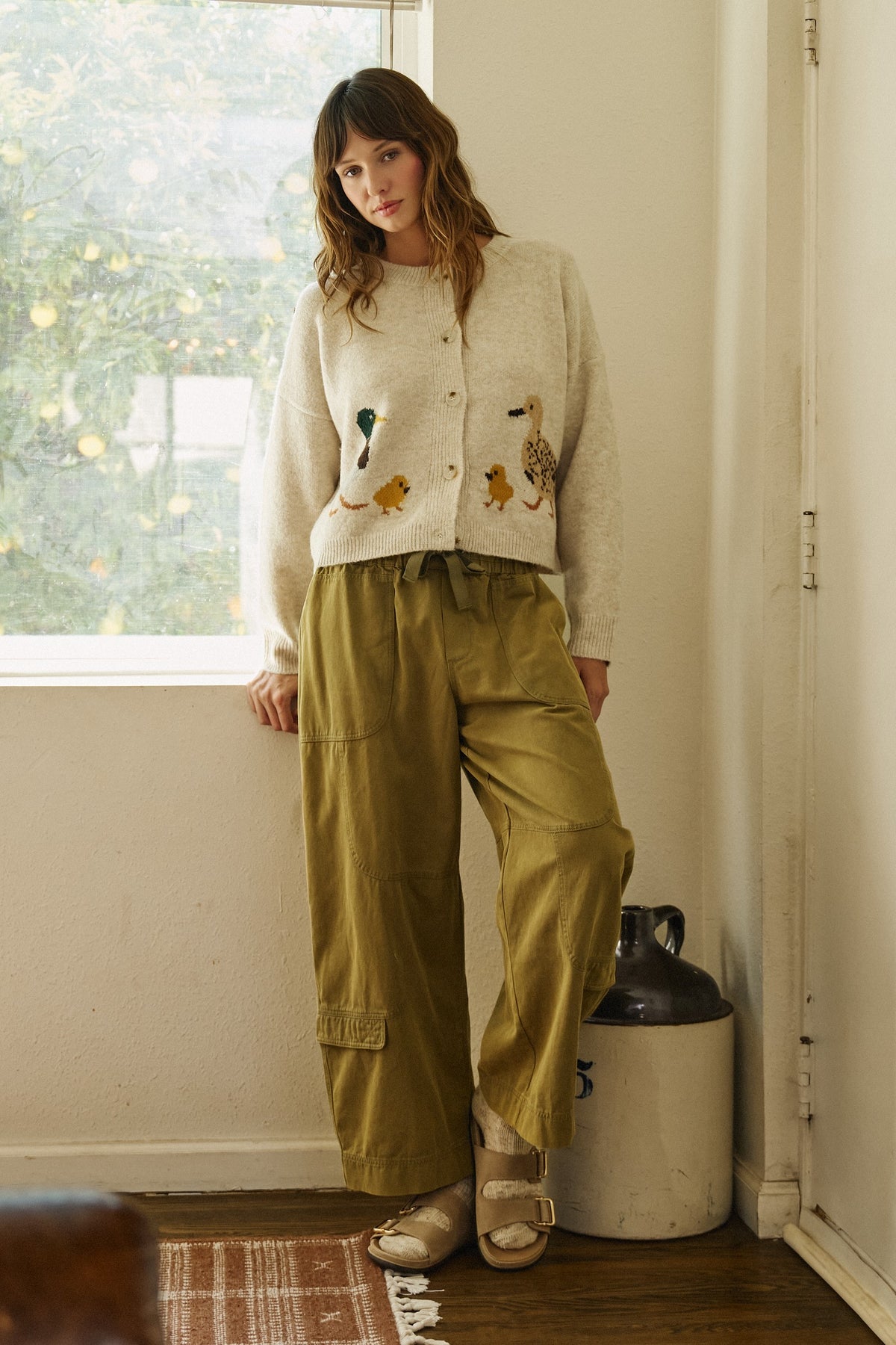 Open Trail Barrel Cargo Pants in Olive Green - Women's Casual Pants | Urban Daizy