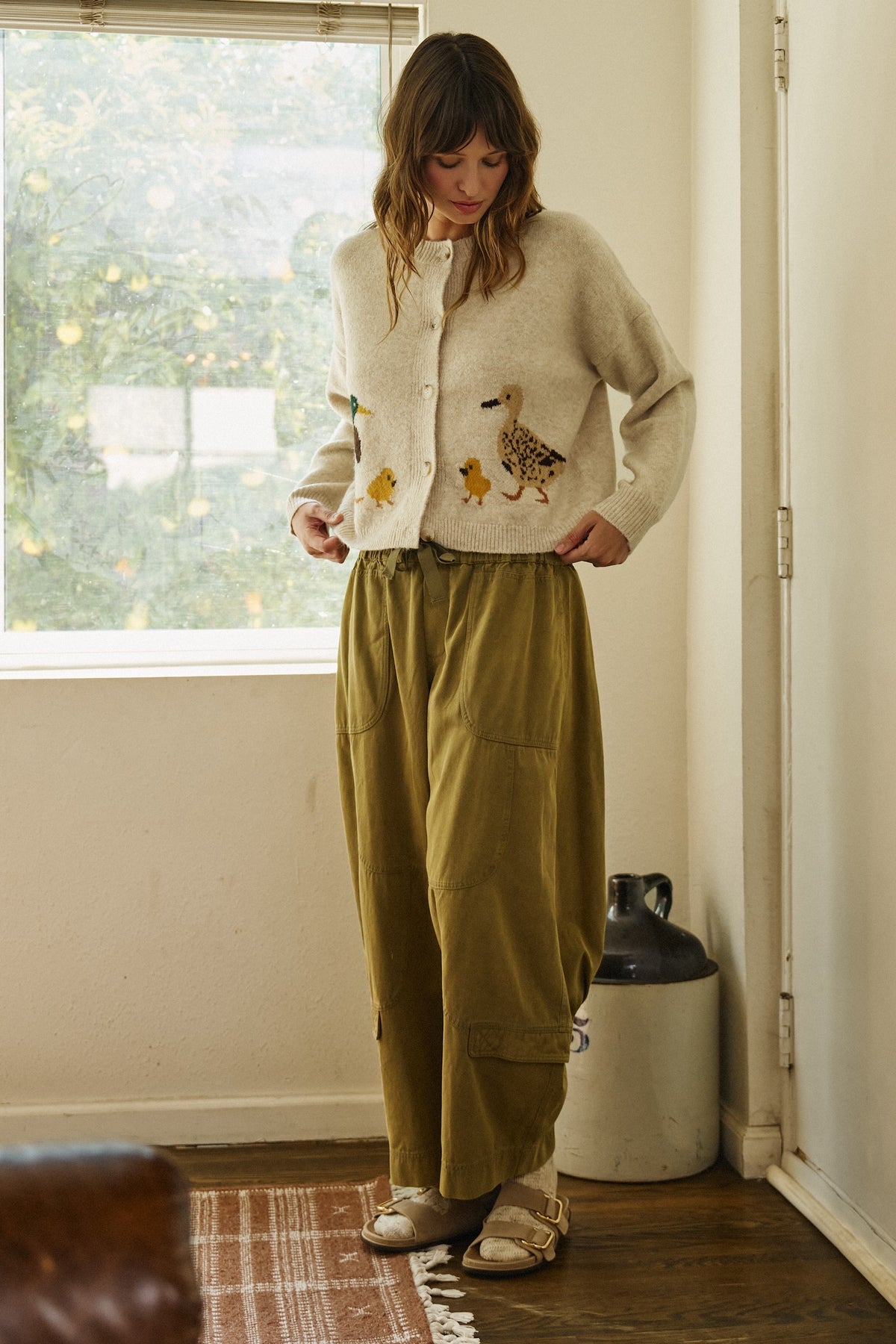 Open Trail Barrel Cargo Pants in Olive Green - Women's Casual Pants | Urban Daizy