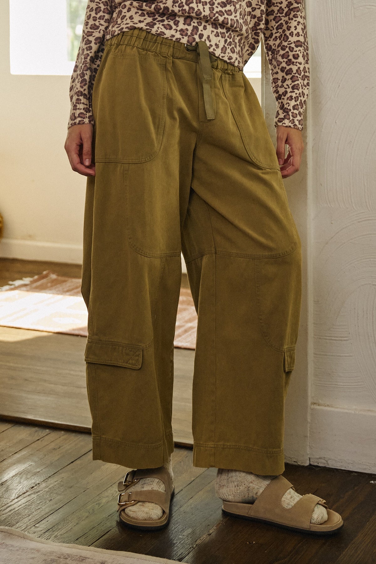Open Trail Barrel Cargo Pants in Olive Green - Women's Casual Pants | Urban Daizy