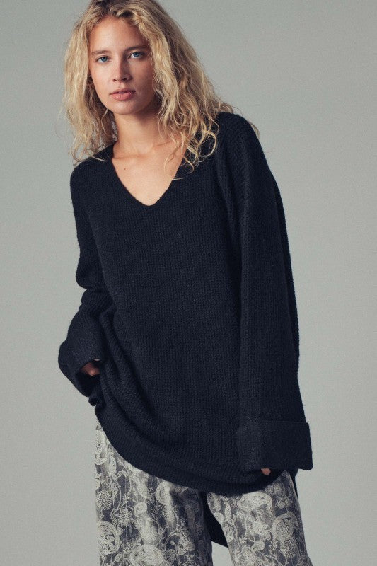 Oversized Waffle Knit V-Neck Pullover Sweater in Black - Women's Sweaters | Urban Daizy