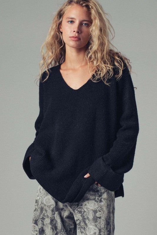 Oversized Waffle Knit V-Neck Pullover Sweater in Black - Women's Sweaters | Urban Daizy