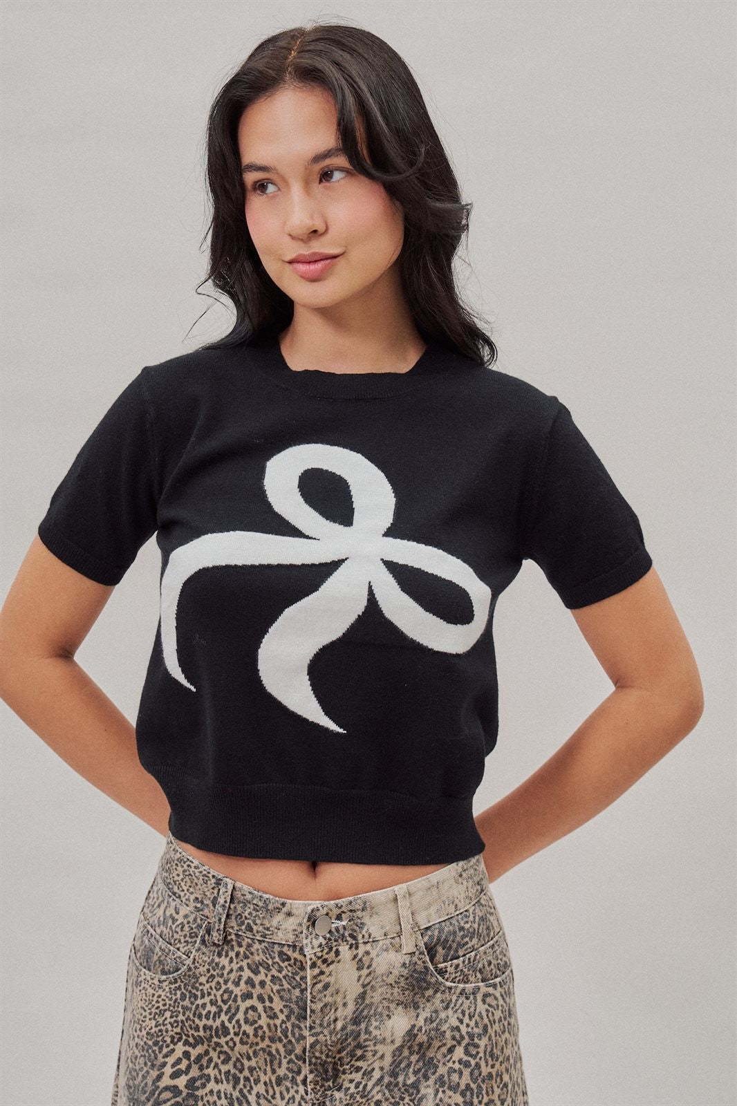 Bow Intarsia Knit Short Sleeve Sweater Tee in Black - Women's Sweaters | Urban Daizy