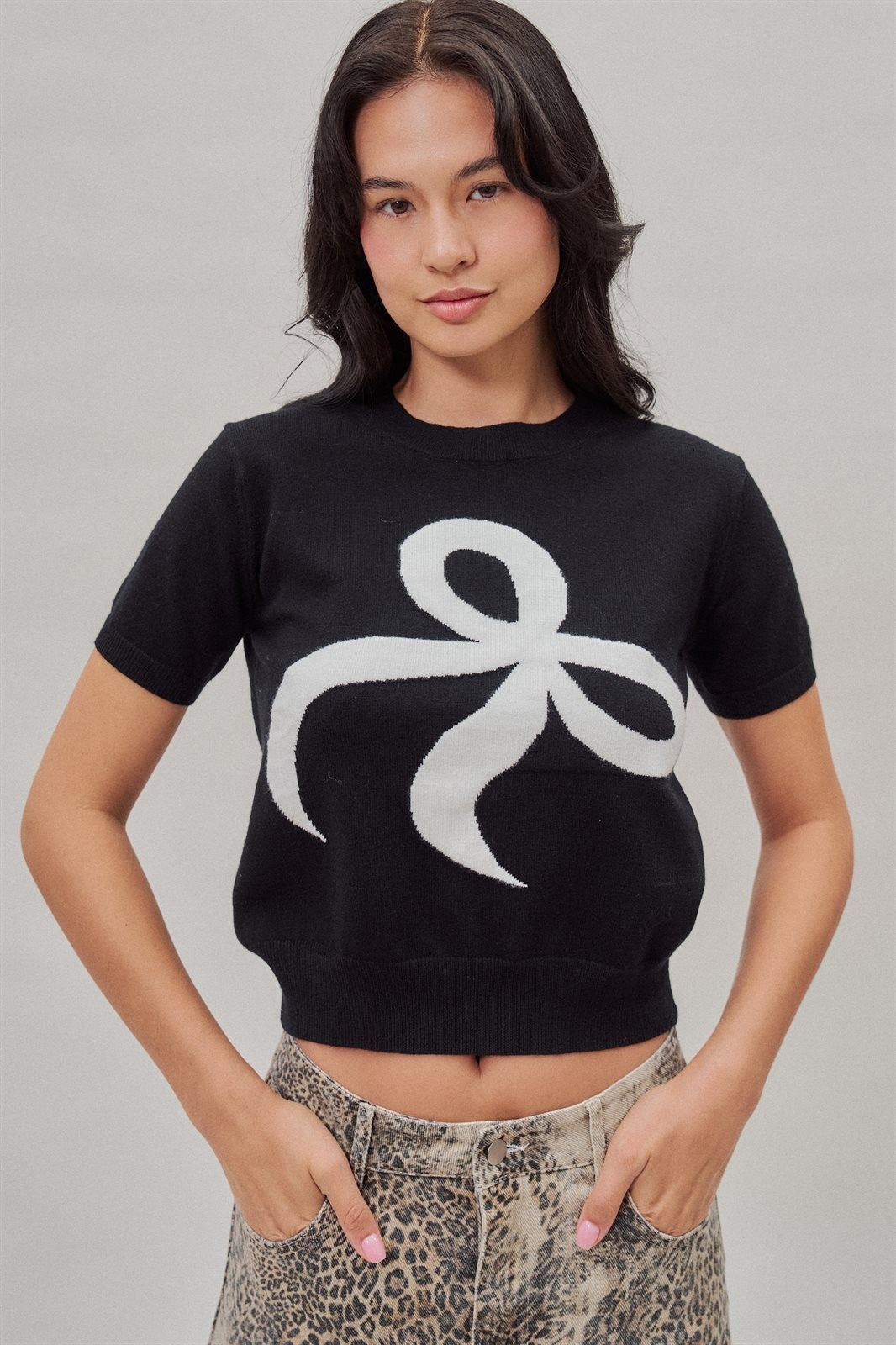 Bow Intarsia Knit Short Sleeve Sweater Tee in Black - Women's Sweaters | Urban Daizy