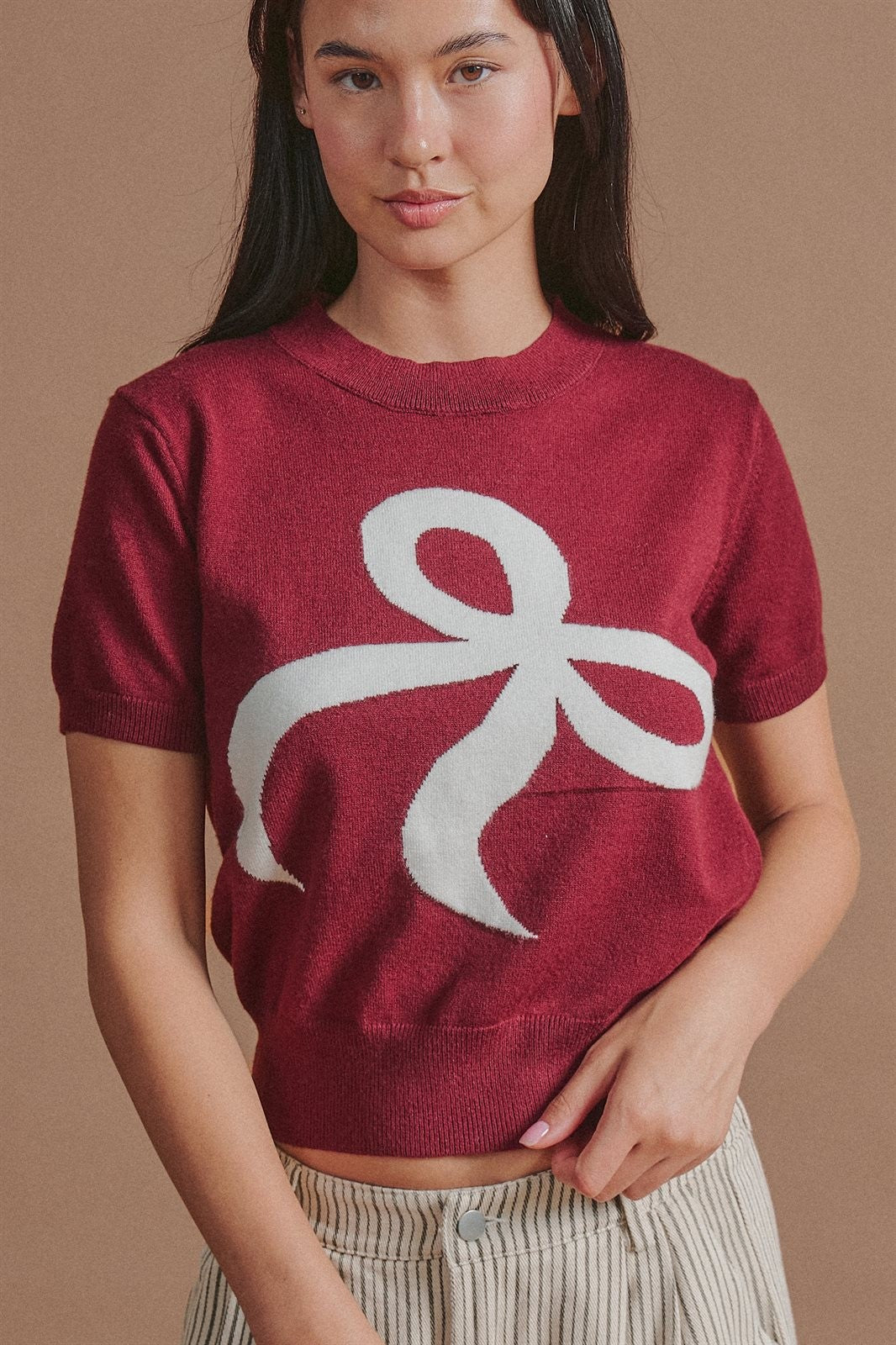 Bow Intarsia Knit Short Sleeve Sweater Tee in Burgundy - Women's Sweaters | Urban Daizy