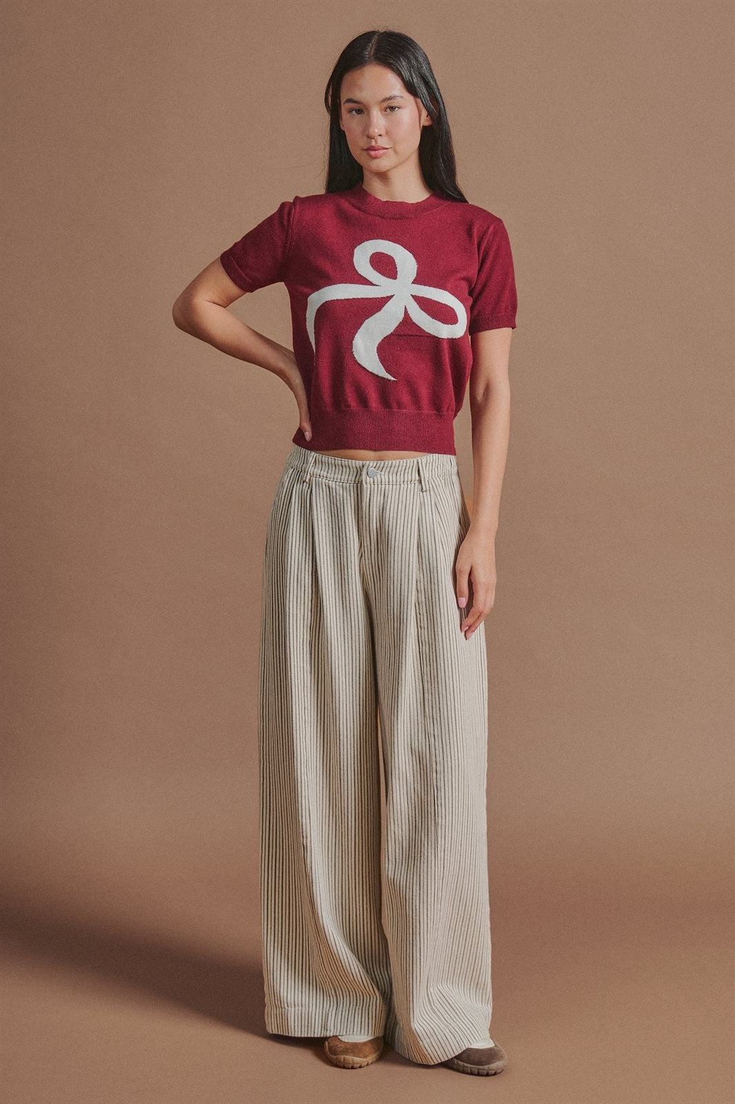 Bow Intarsia Knit Short Sleeve Sweater Tee in Burgundy - Women's Sweaters | Urban Daizy